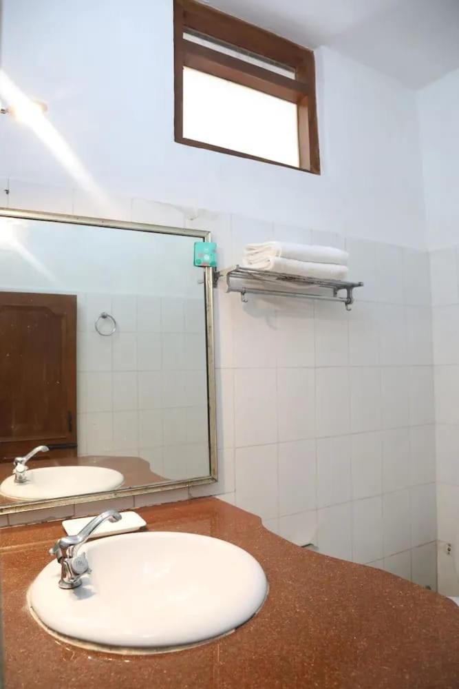 Deluxe Double Room (2 Adults + 1 Child)