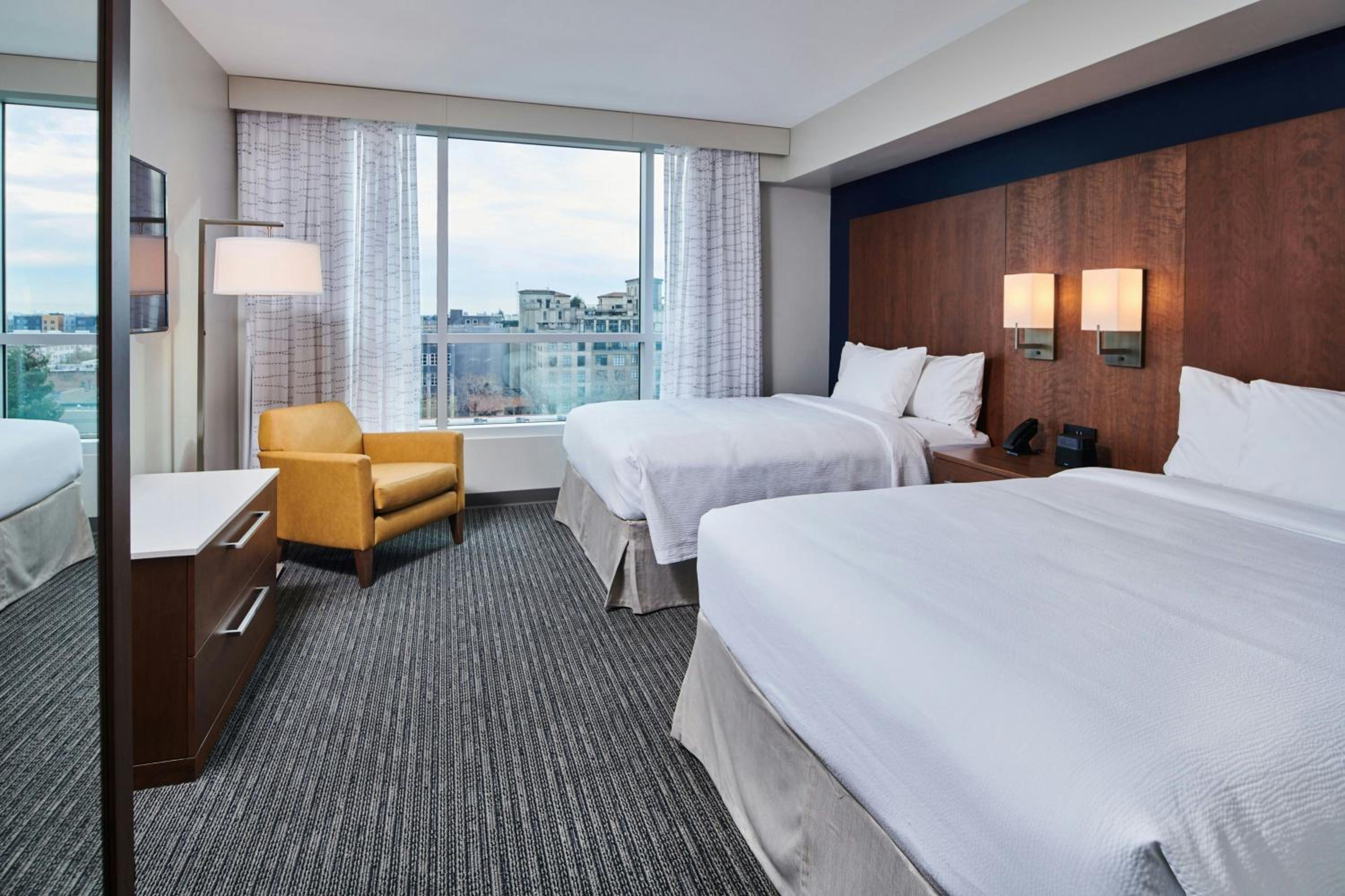 1 Bedroom Suite, 2 Queen, Sofa bed,  City view (Mobility Accessible w/Tub) - Photo 4