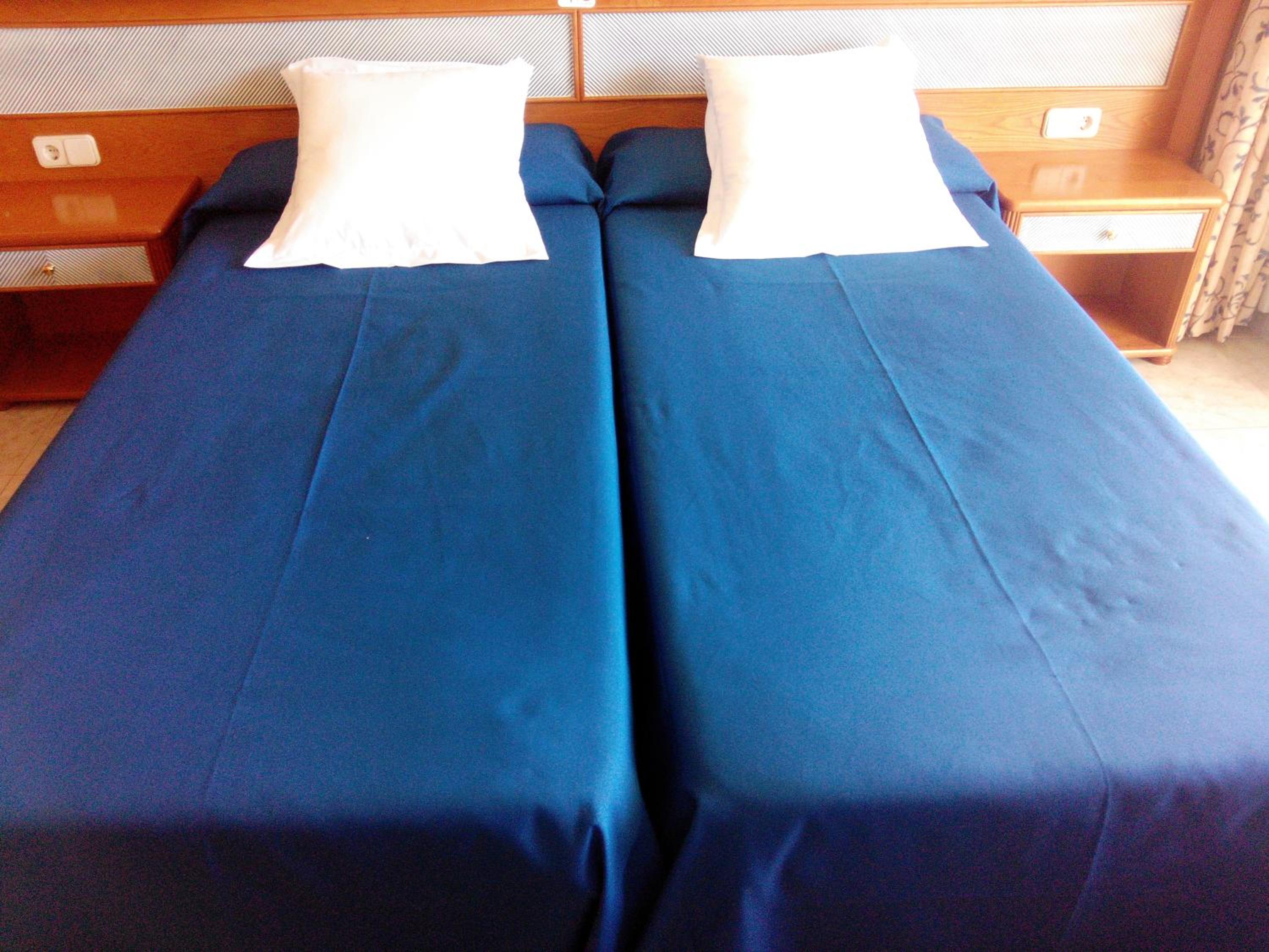 Double or Twin Room with Balcony - Photo 12