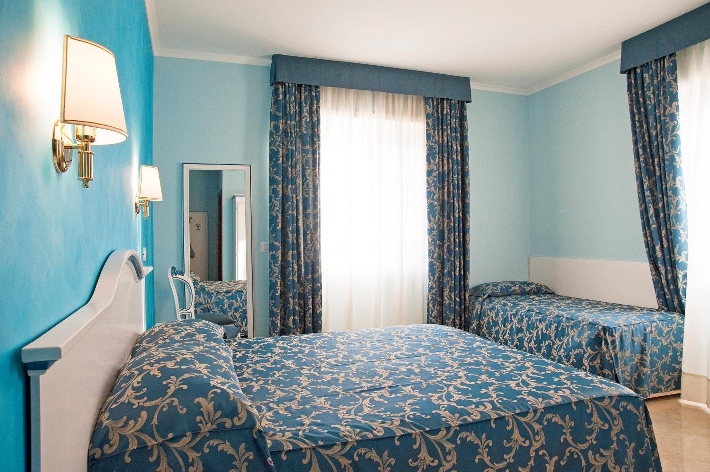 Double Room - Photo 13