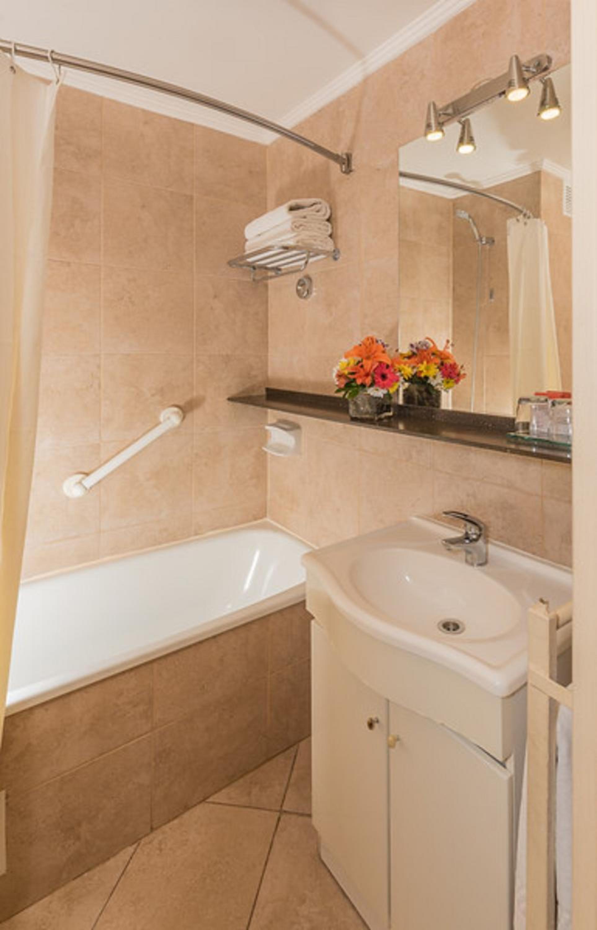 Standard Double or Twin Room - Photo 6