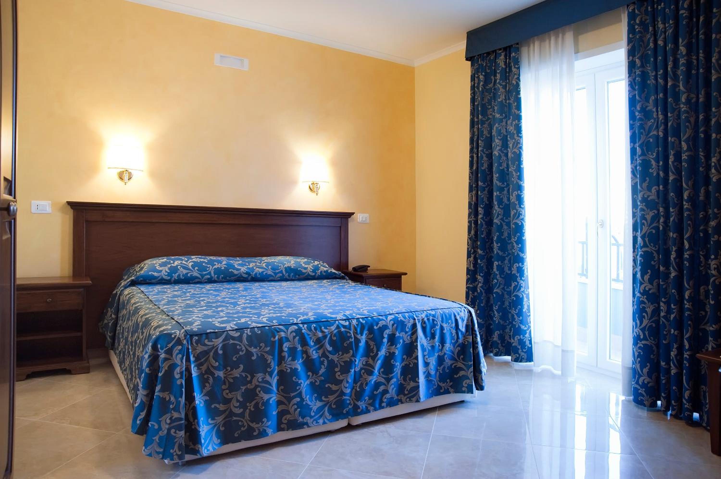 Double Room - Photo 12