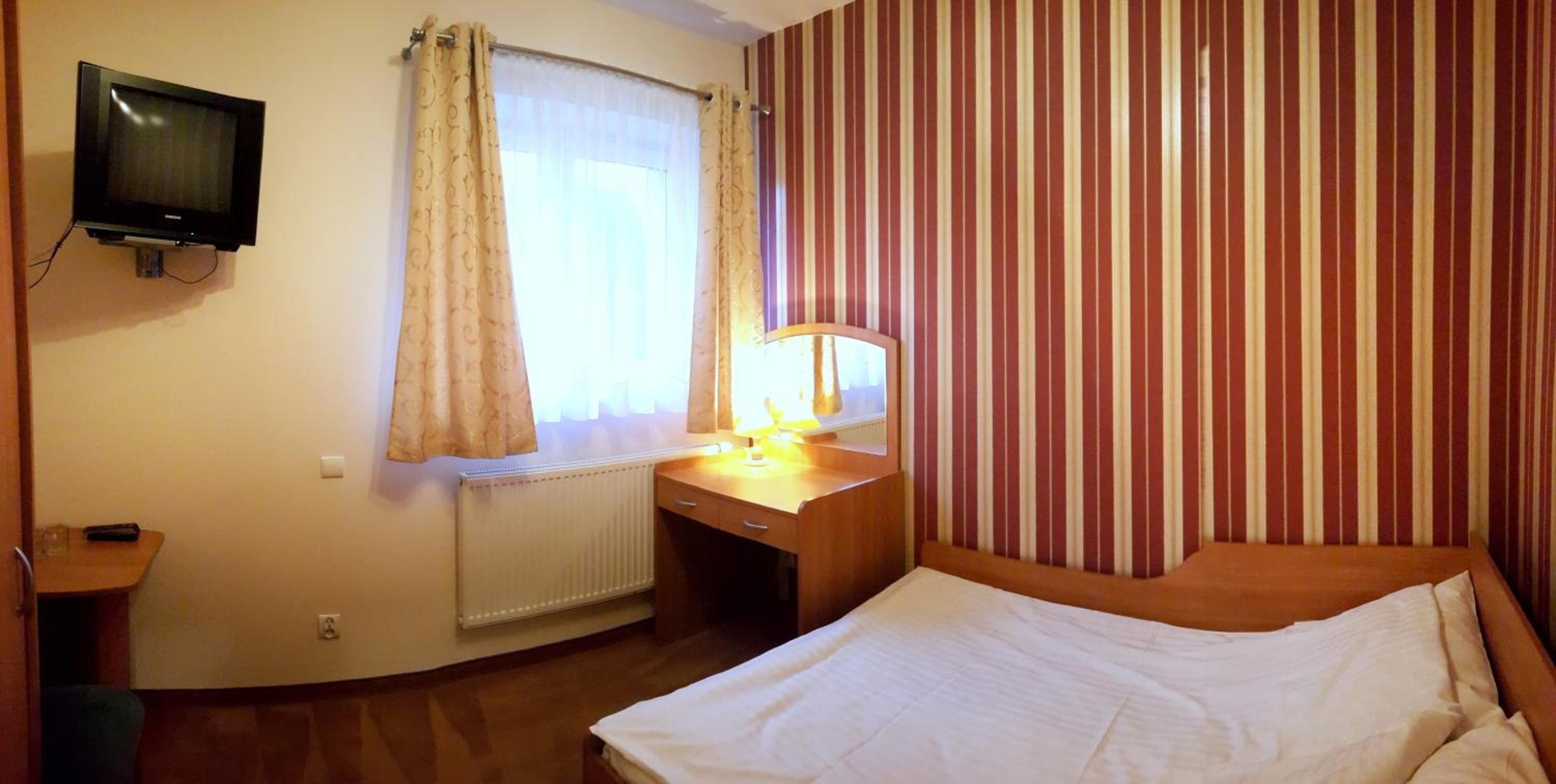 Double or Twin Room - Photo 5