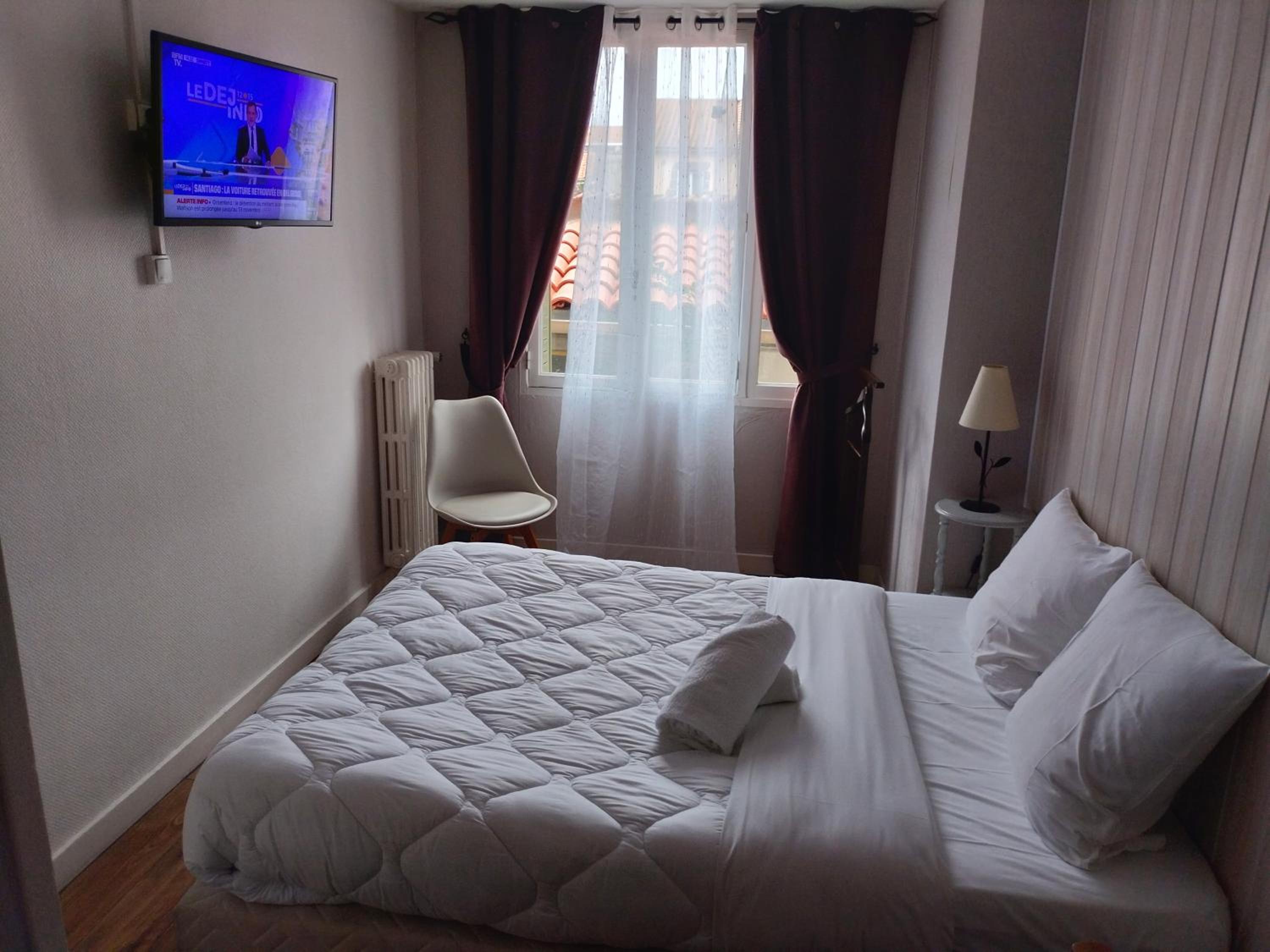 Standard Double Room - Photo 3