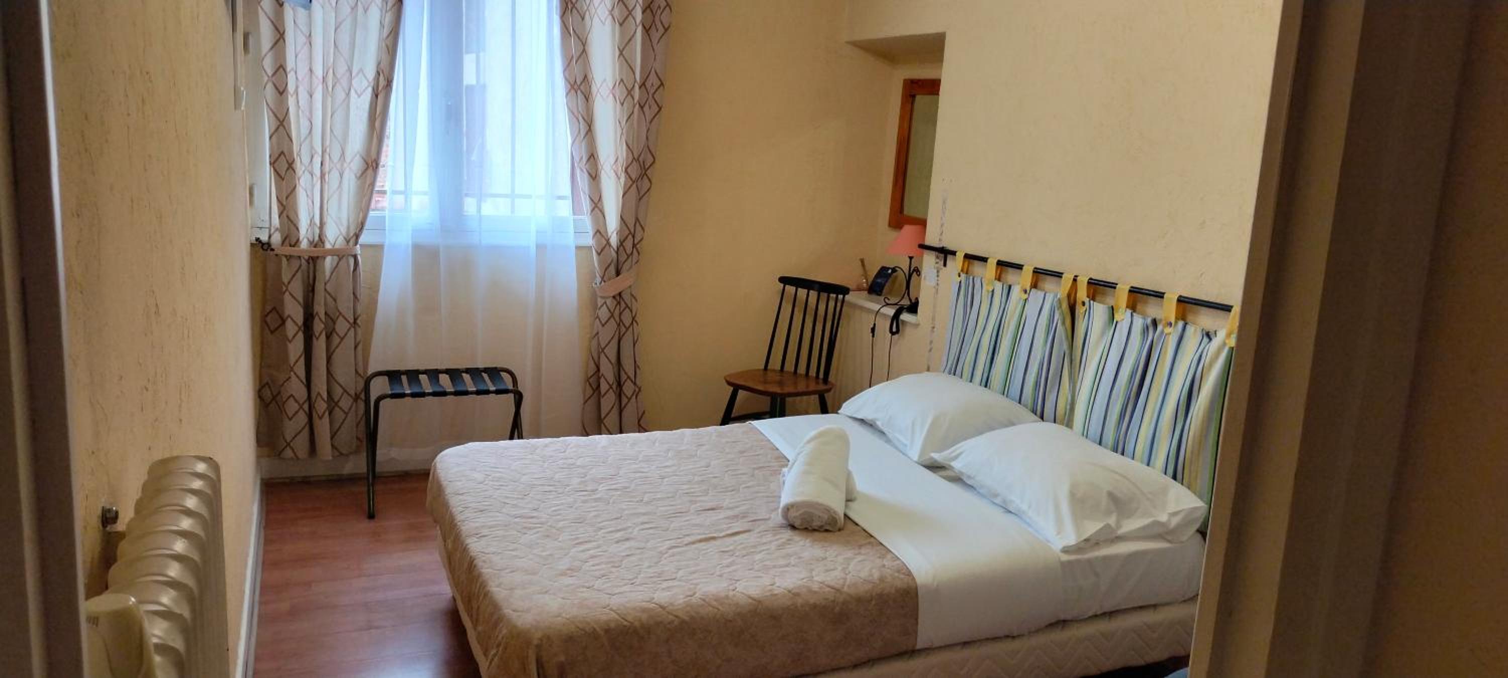 Standard Double Room - Photo 4