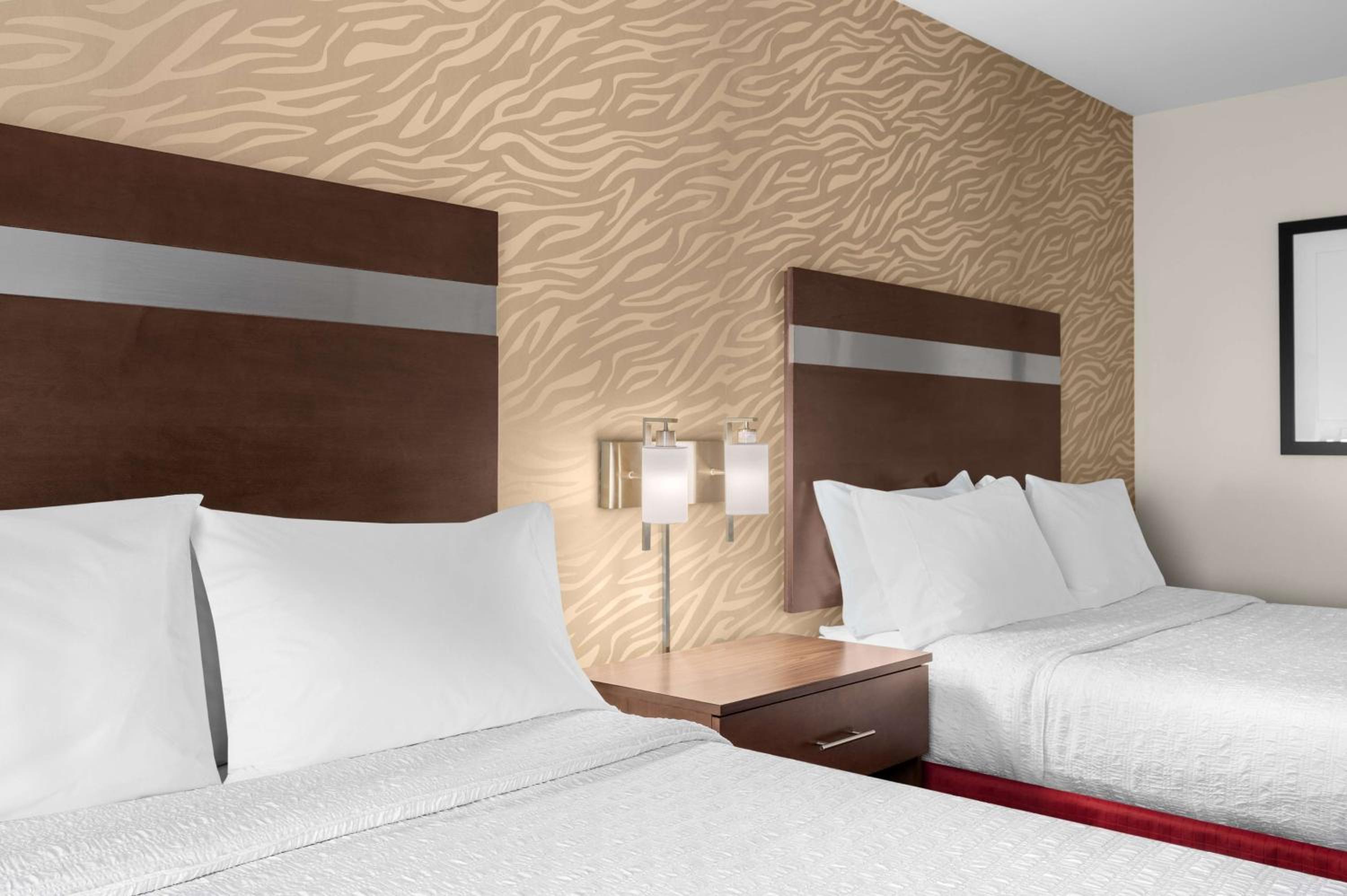 Queen Room with Two Queen Beds (4 Adults) photo 2