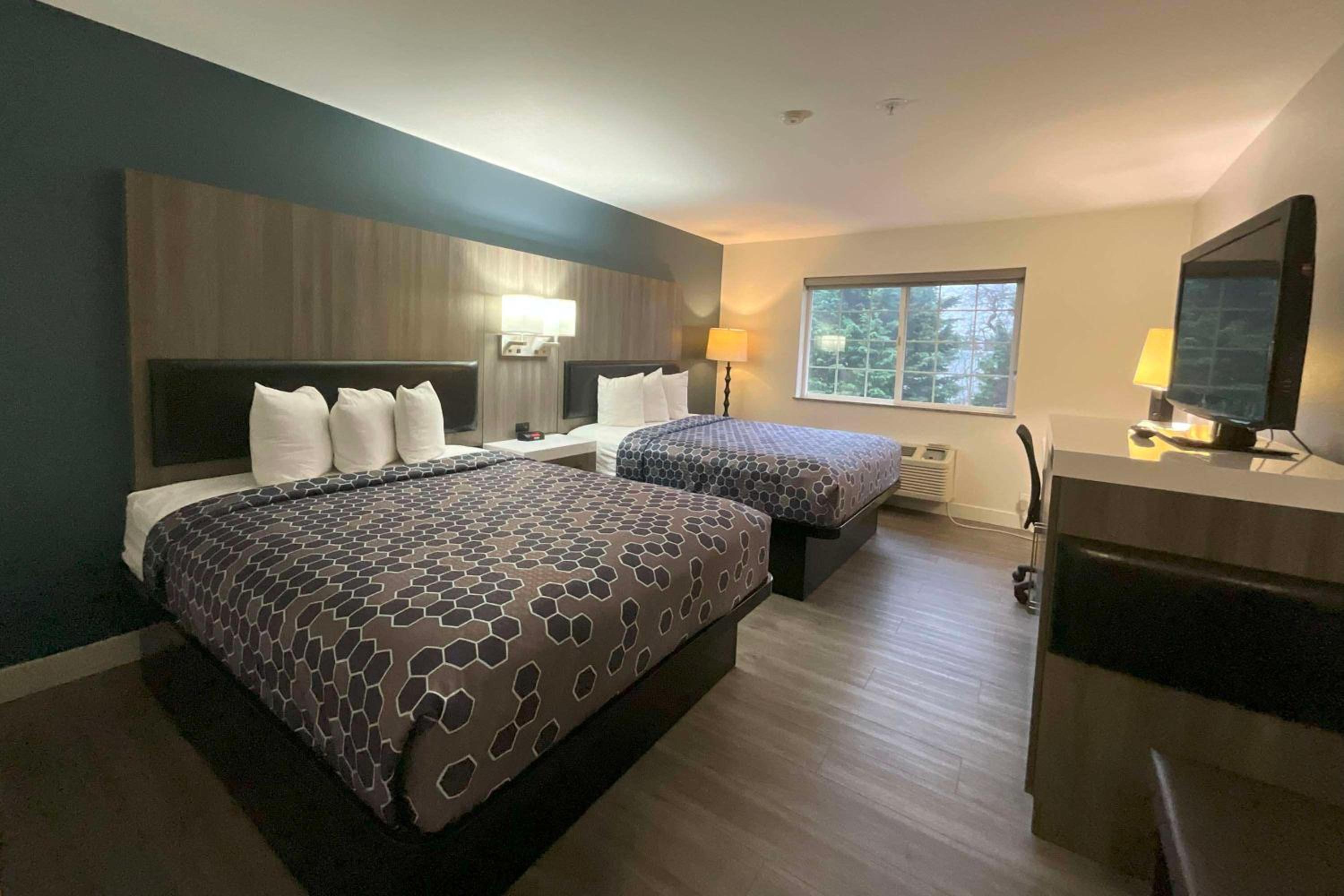 Deluxe Suite with Two Queen Beds - Non-Smoking - Photo 1