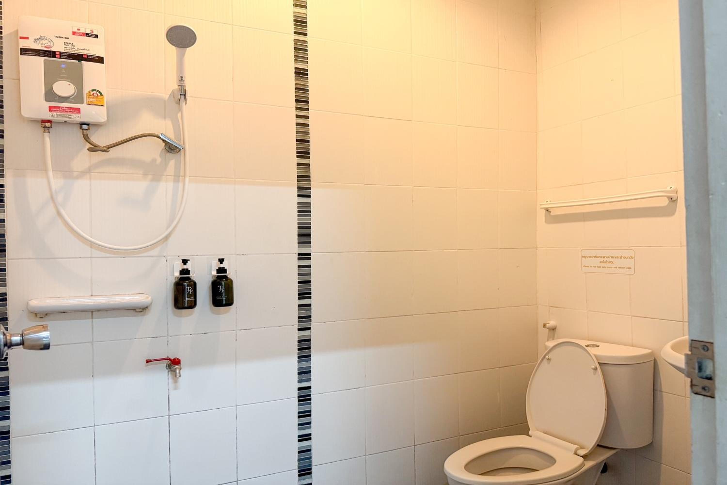 Standard Double Room - Photo 5