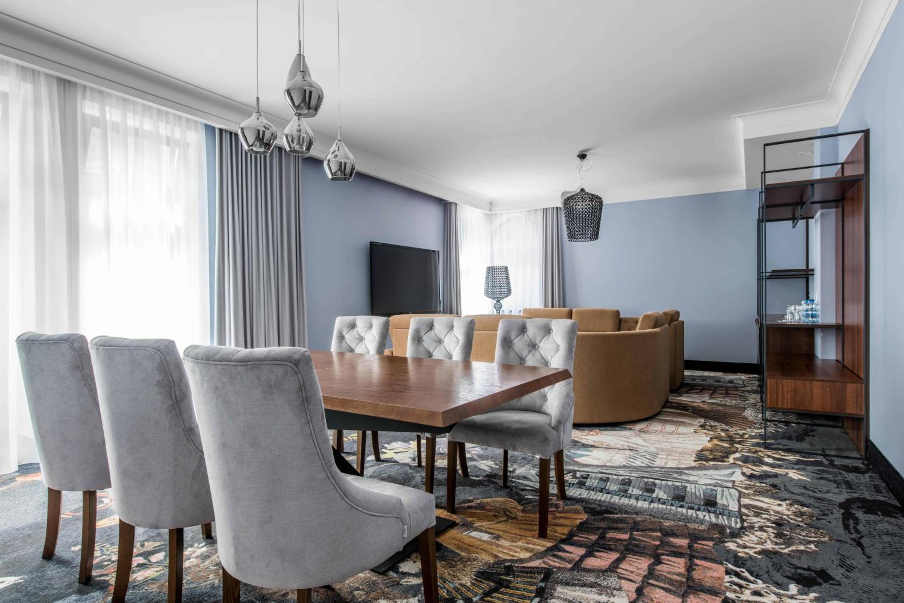 Suite - Photo 5