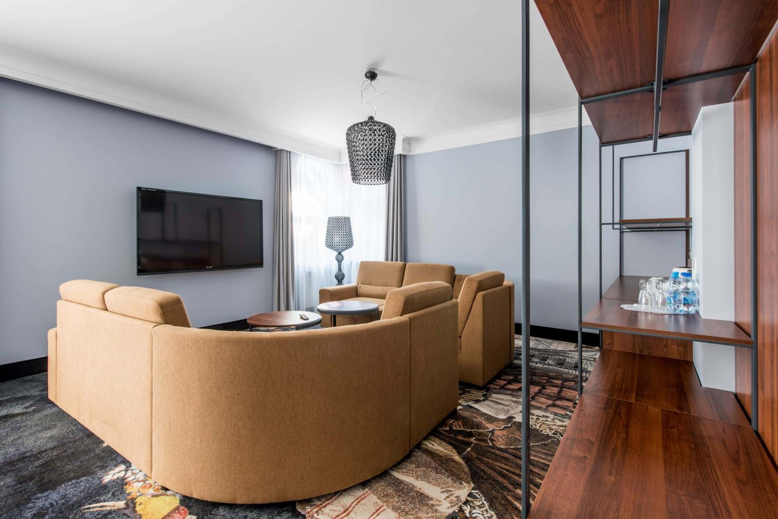 Suite - Photo 2