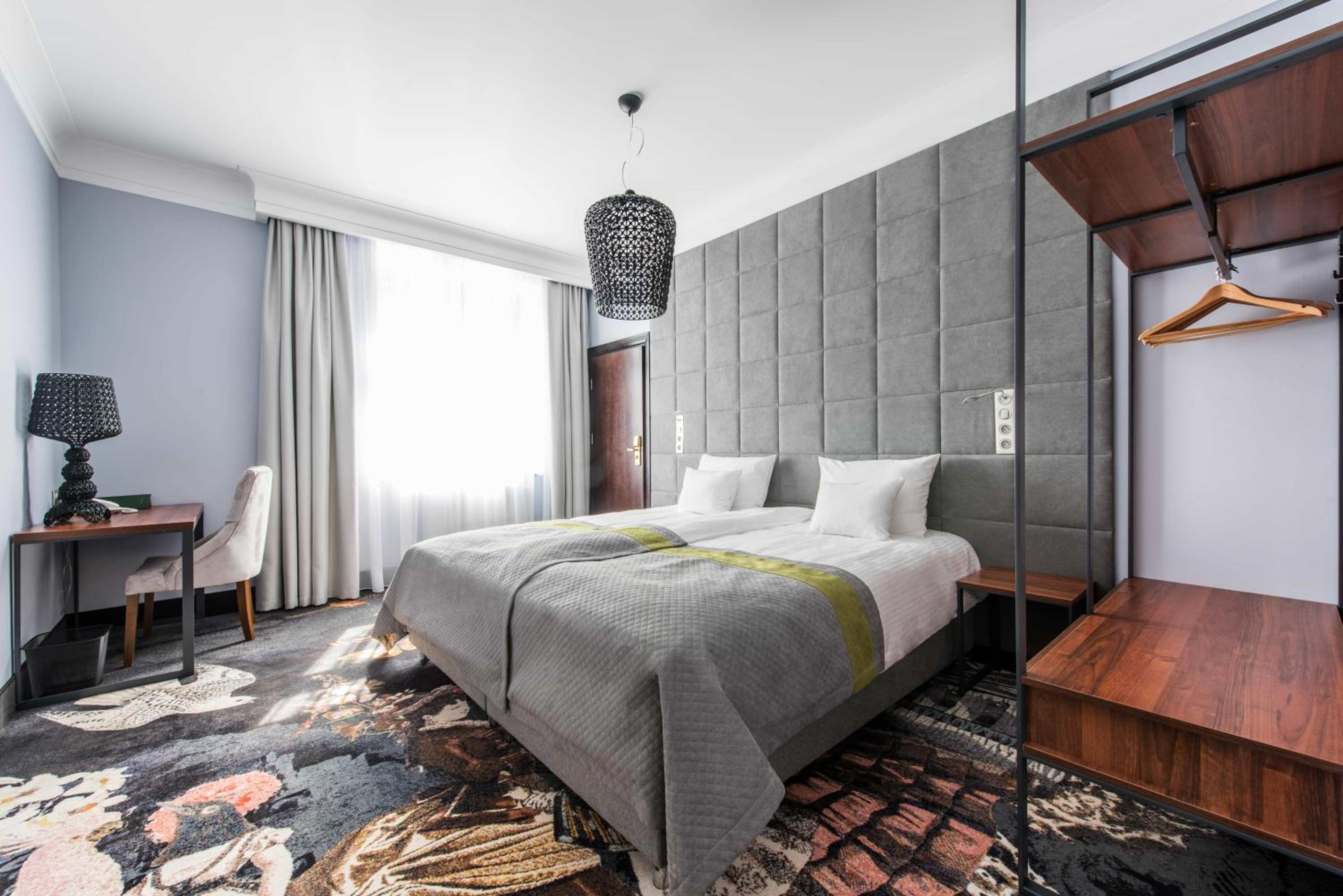 Suite - Photo 1