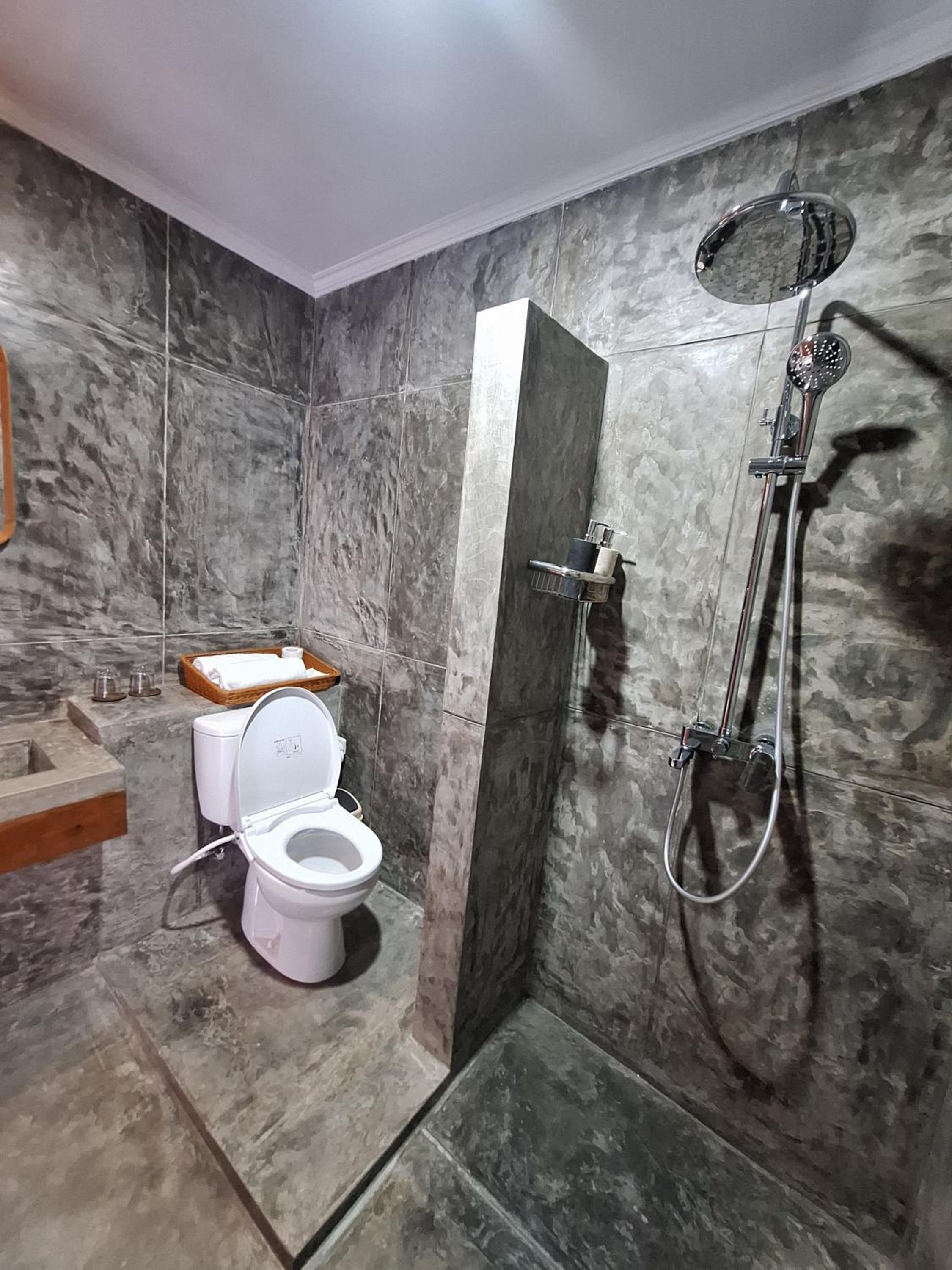 Deluxe Double Room with Balcony - Photo 7