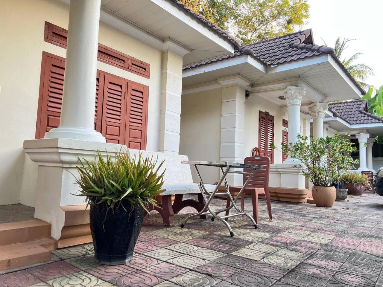 Deluxe Bungalow with Garden View - Photo 1