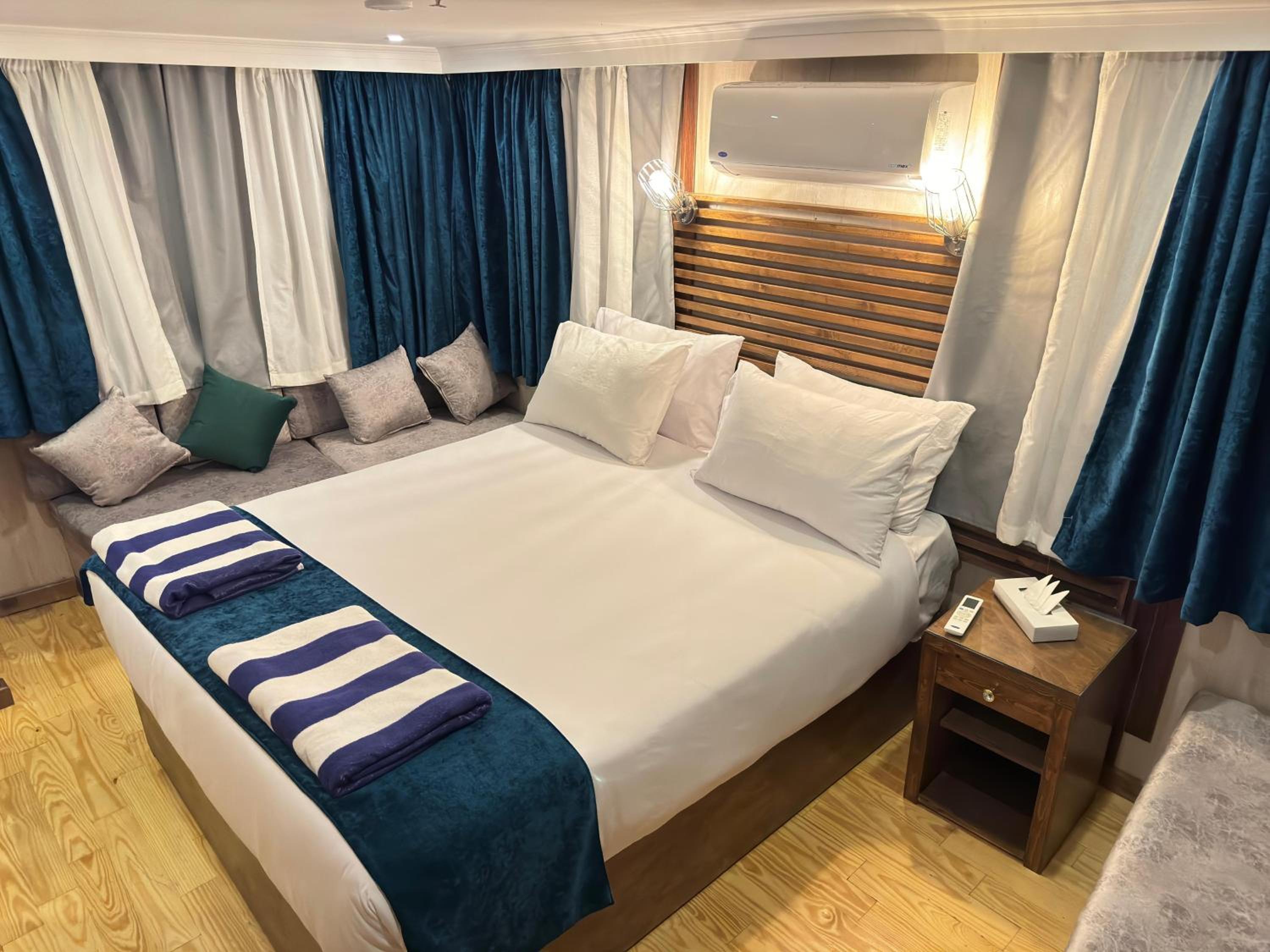 Deluxe Double Room with Bath photo 2