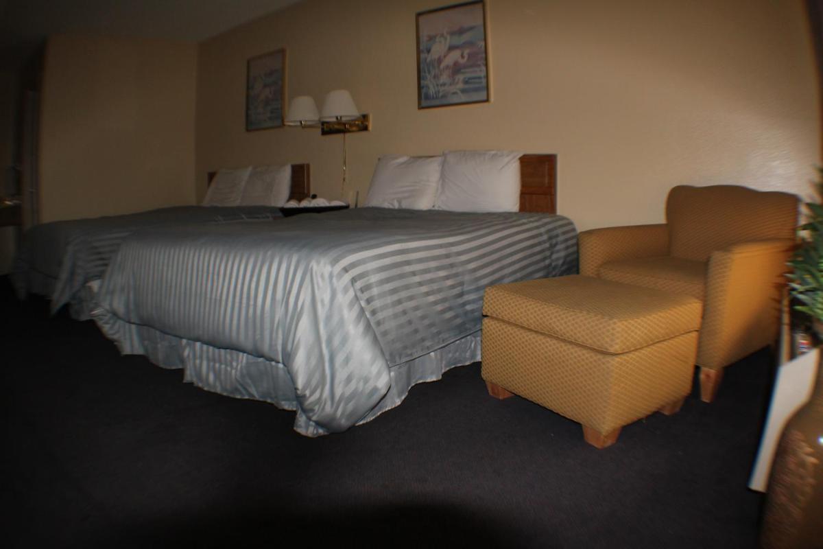 Queen Room with Two Queen Beds photo 1