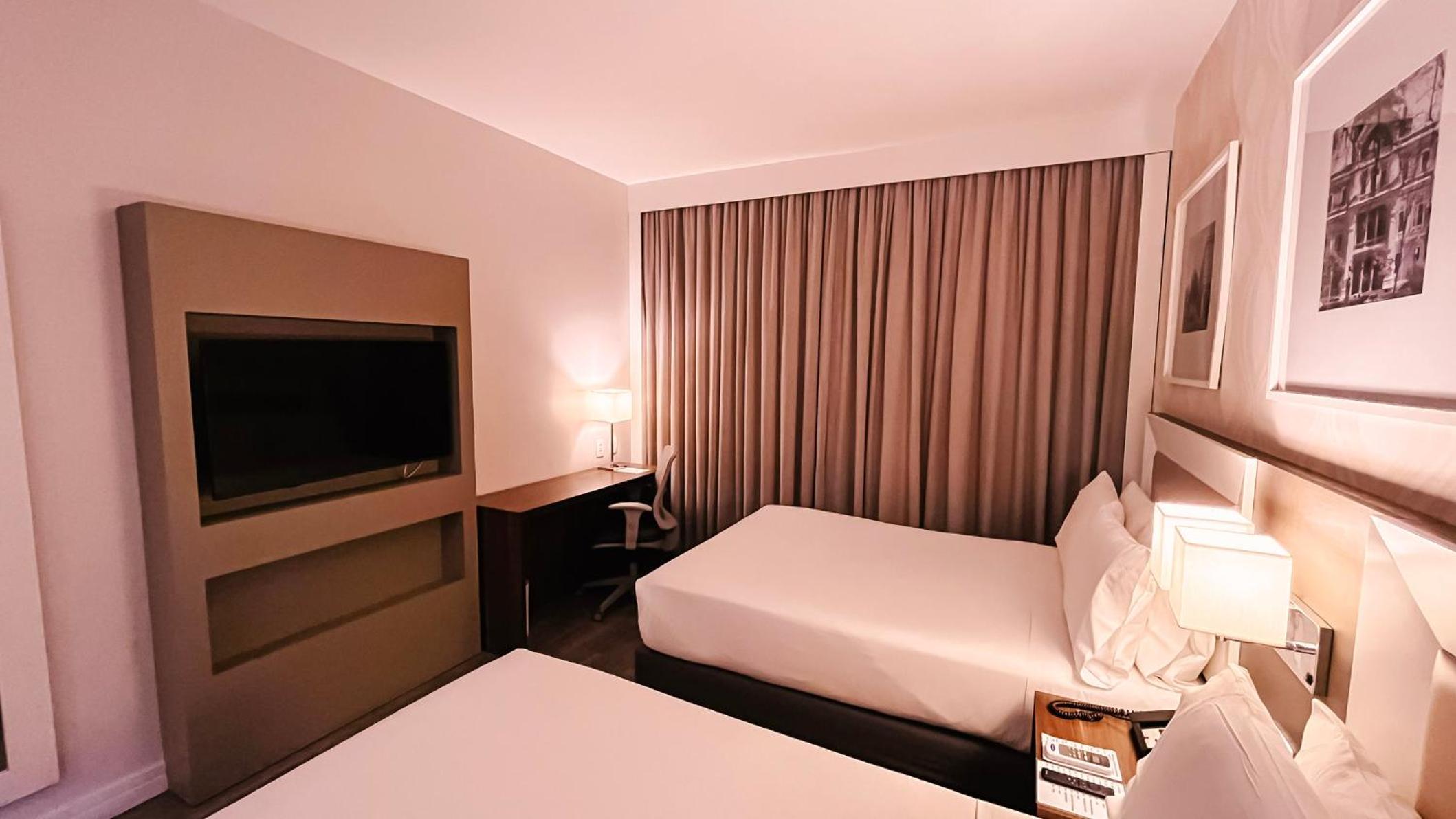 Upgraded Premium Double Room with Two Double Beds and City View photo 2