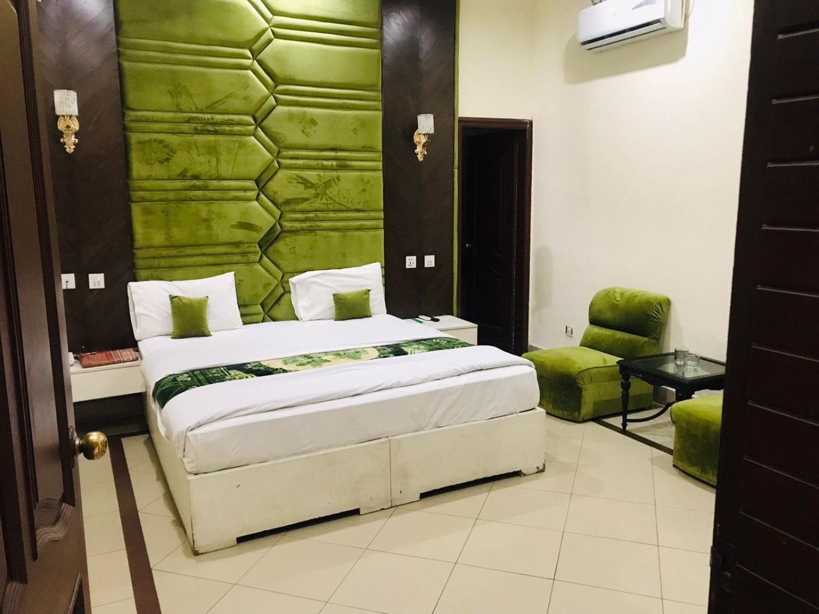 Deluxe King Room photo 3