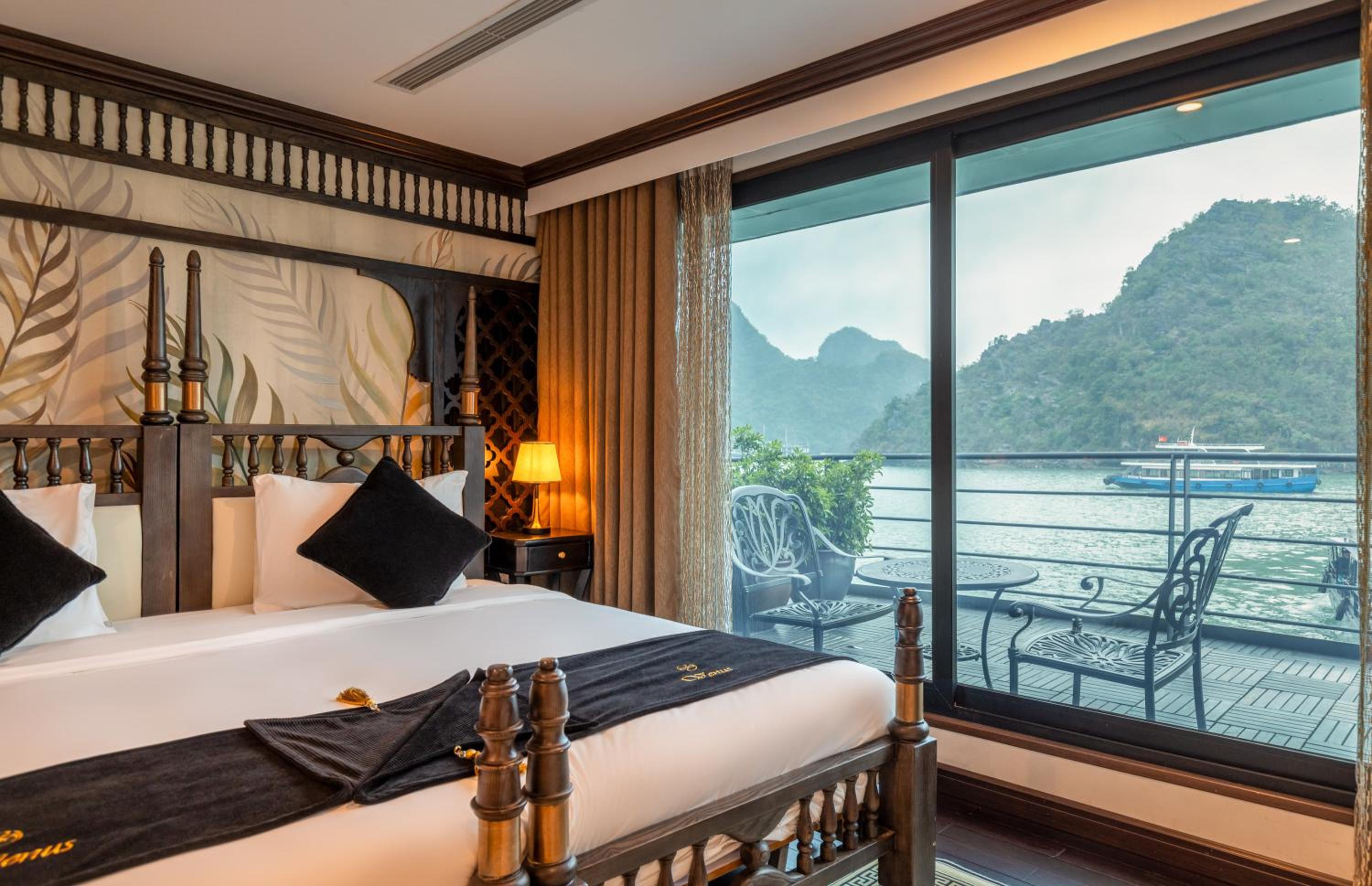 Junior Suite with Balcony and Sea View photo 2