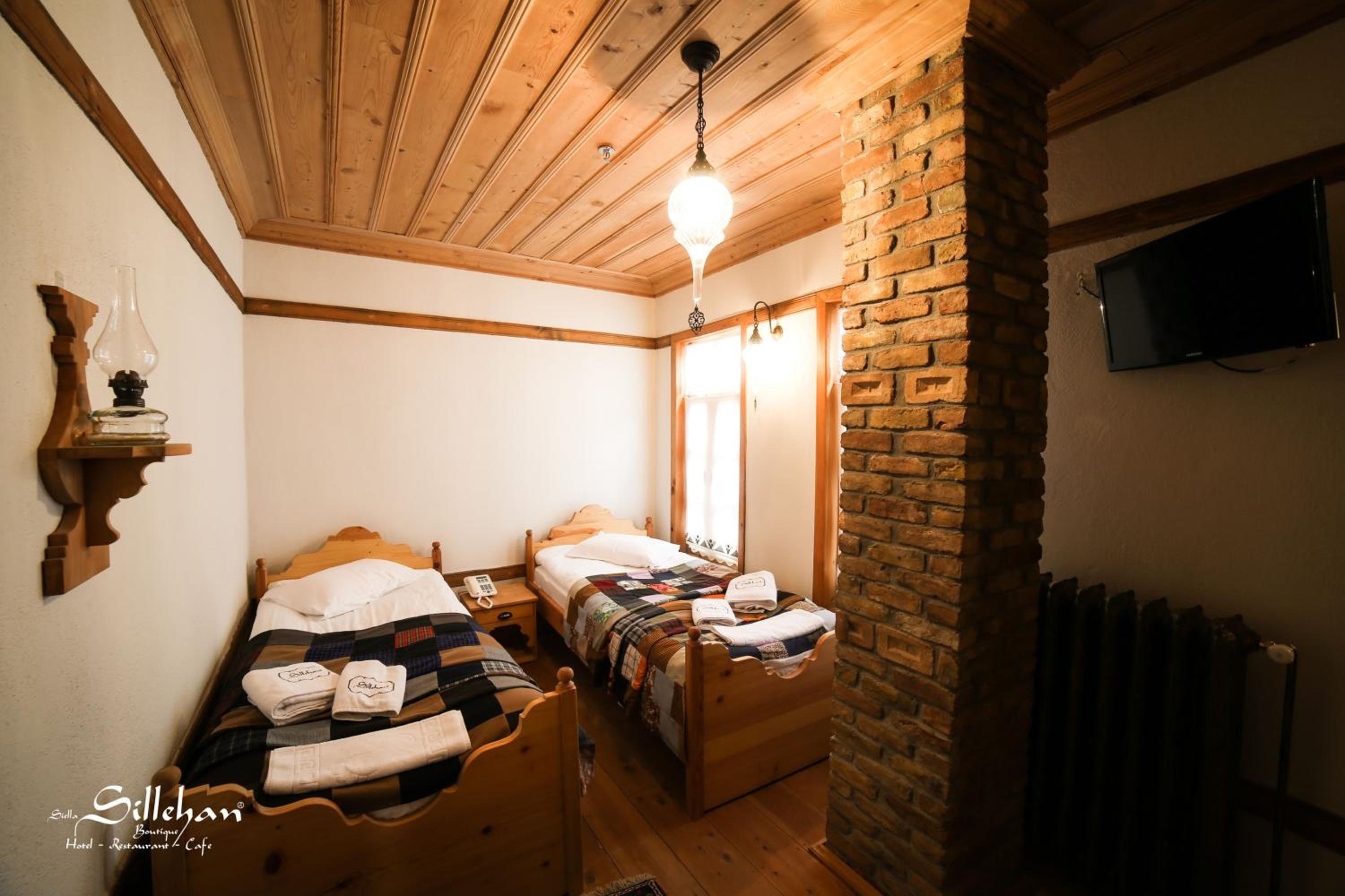 Double or Twin Room with Mountain View photo 1