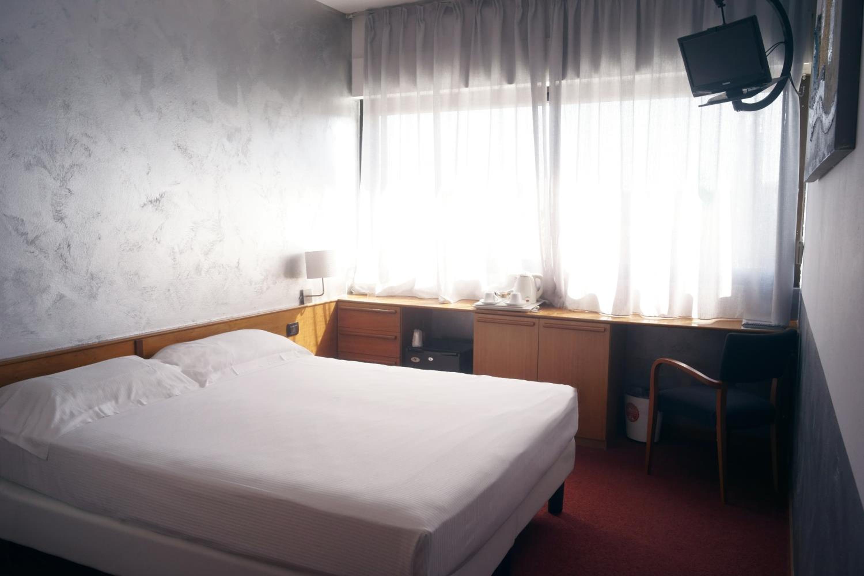 Double Room for Single Use