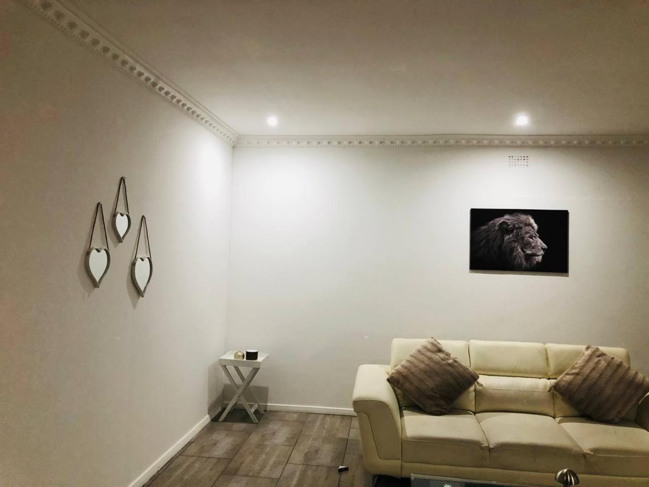 Executive Suite - Photo 12