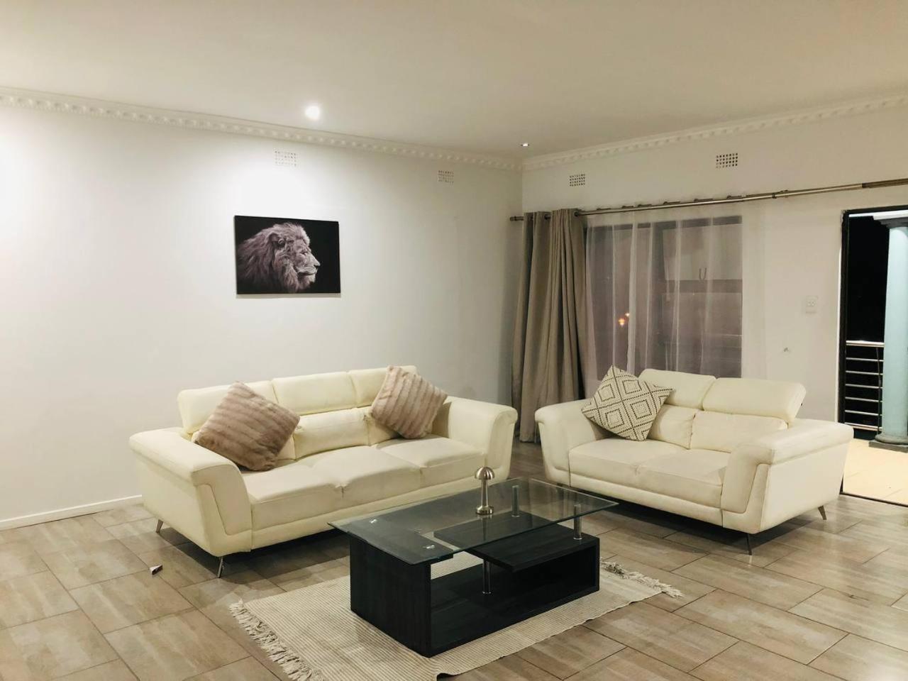 Executive Suite - Photo 13