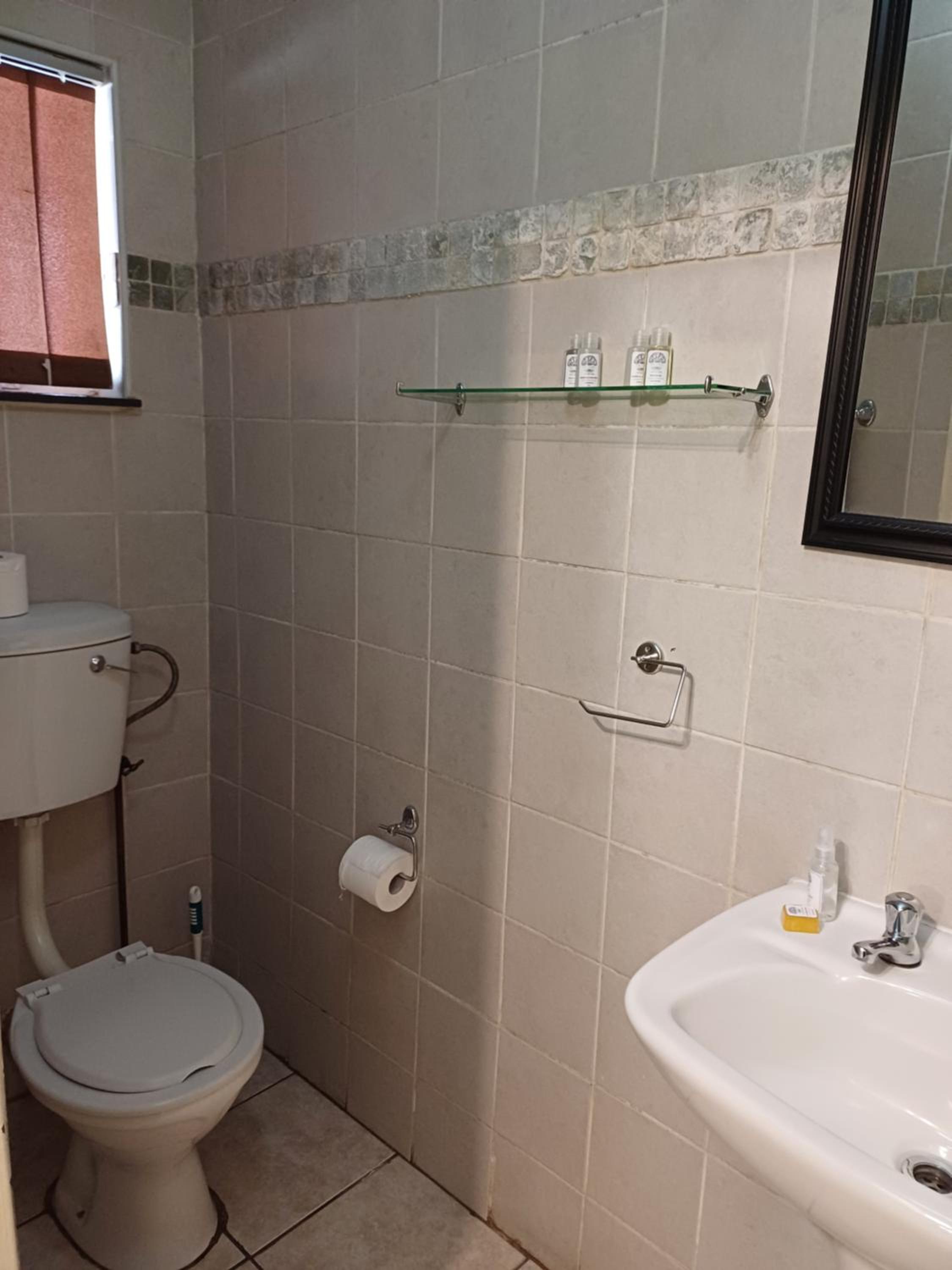 Standard Queen Room - Photo 3