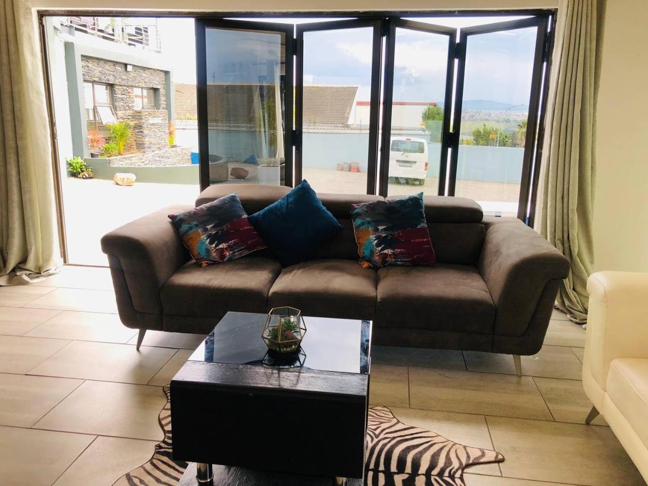 Junior Suite with Pool View - Photo 6