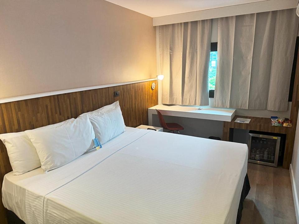 Quarto Executivo com 1 cama de casal
