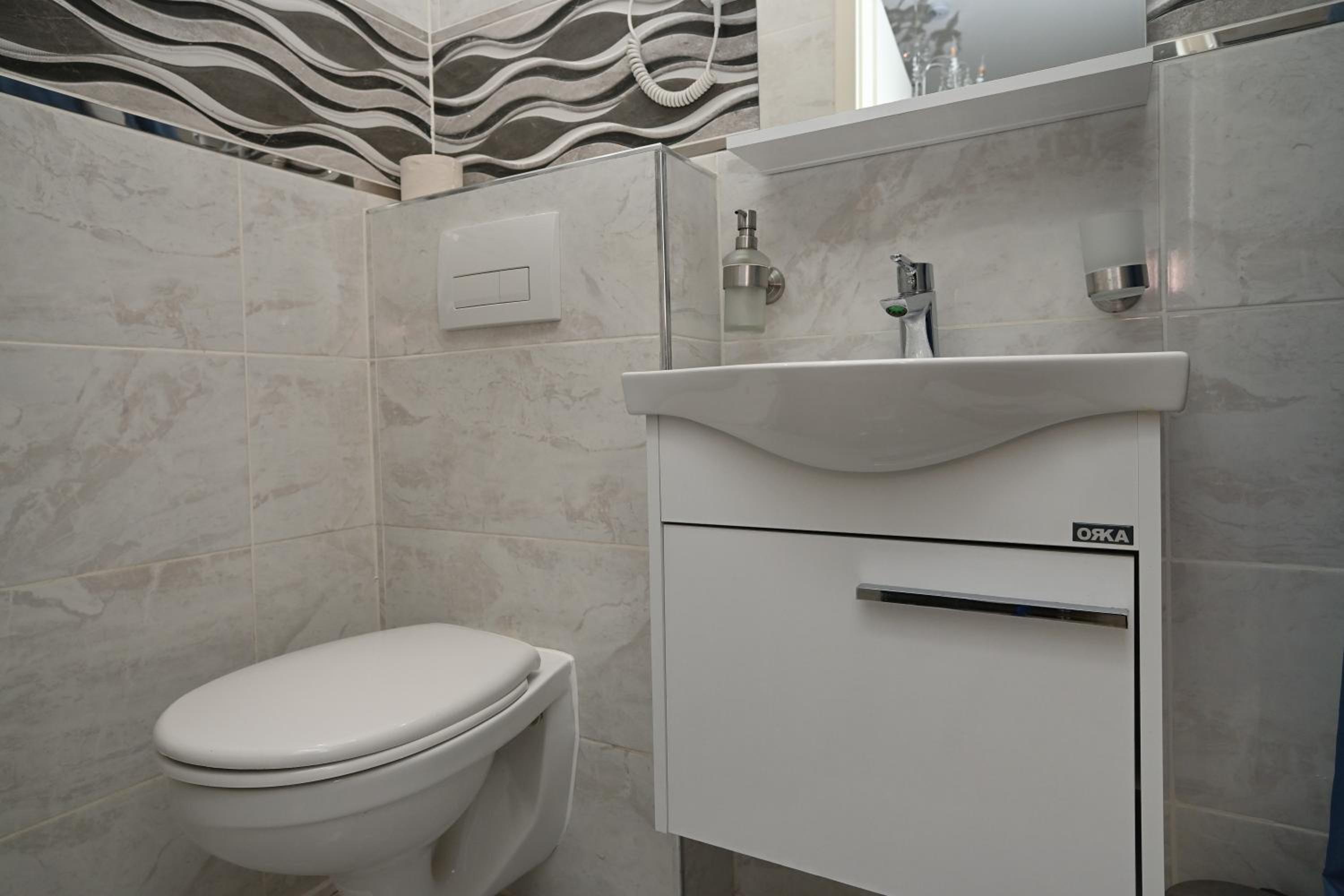 Double Room - Photo 7