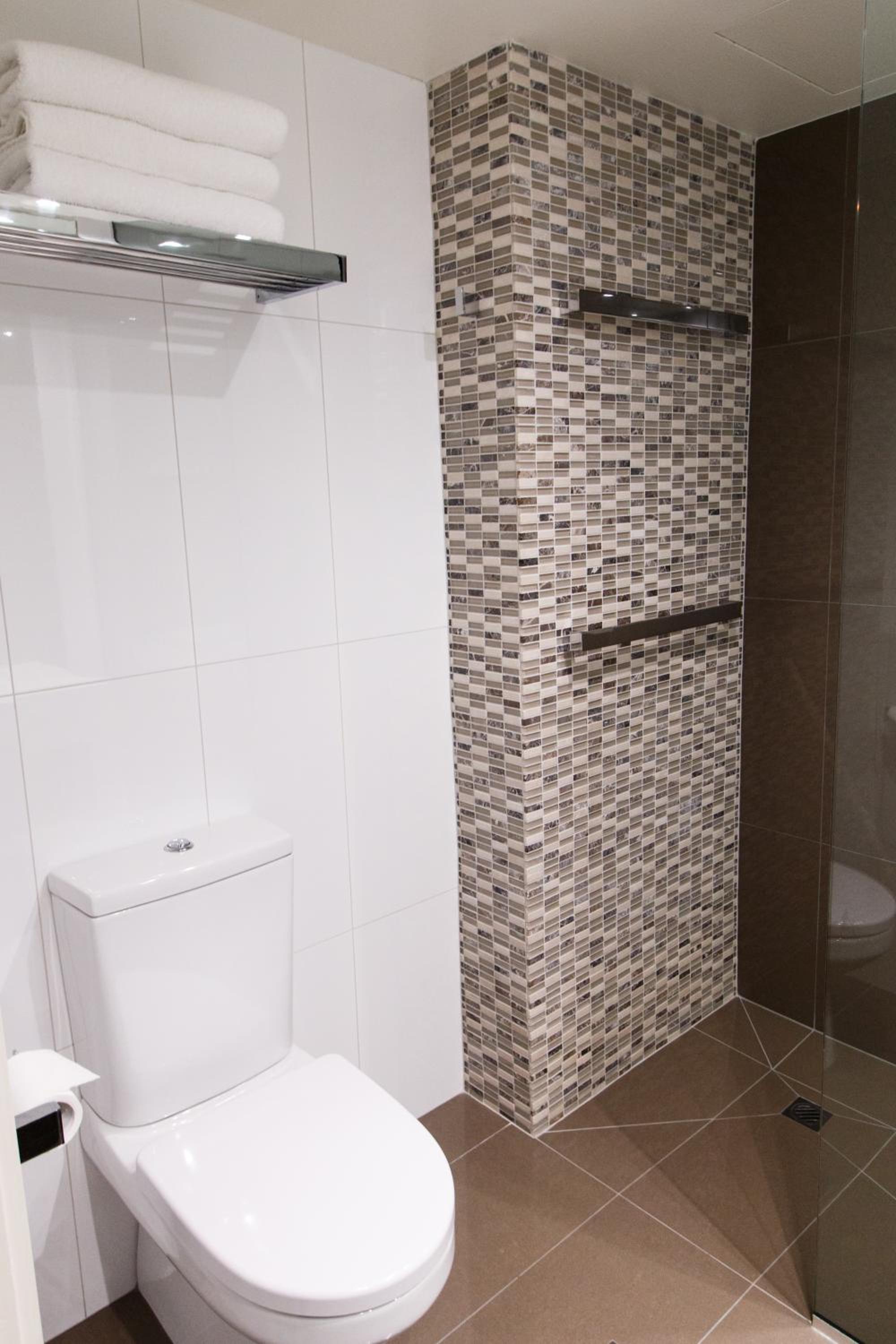 Queen Suite - Photo 4