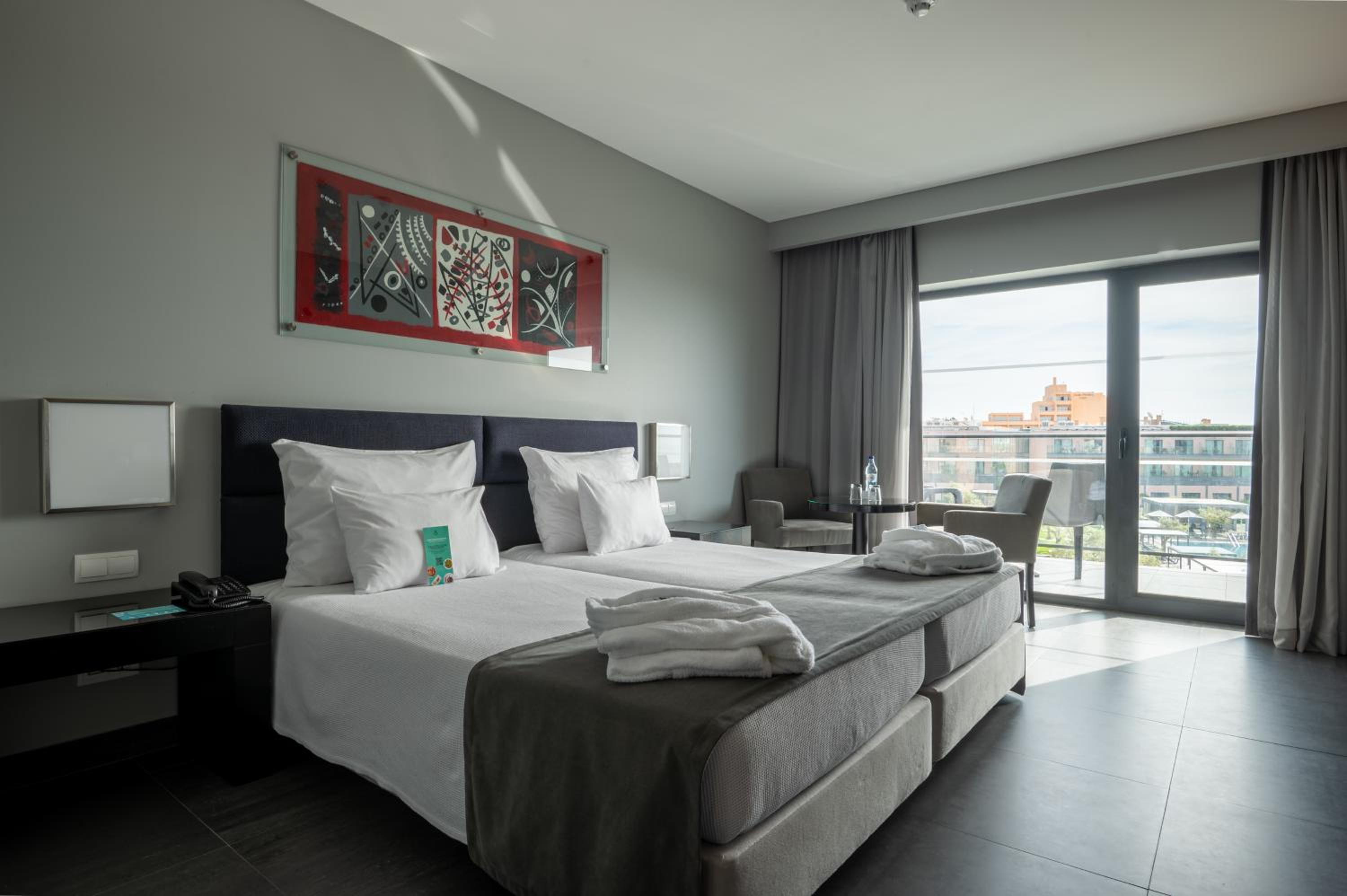 Superior Single Room with Sea View thumbnail 5