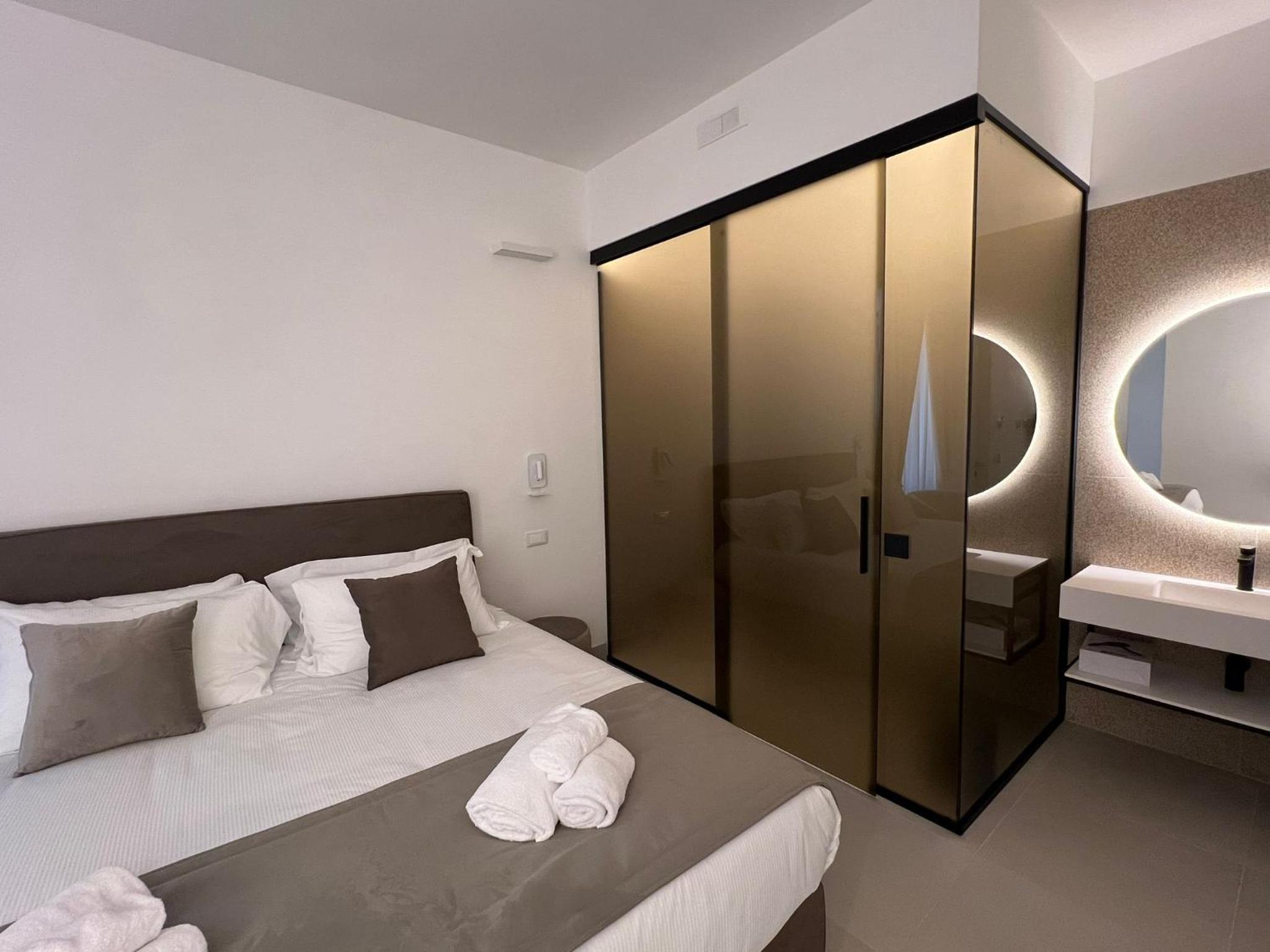 Deluxe King Room photo 1