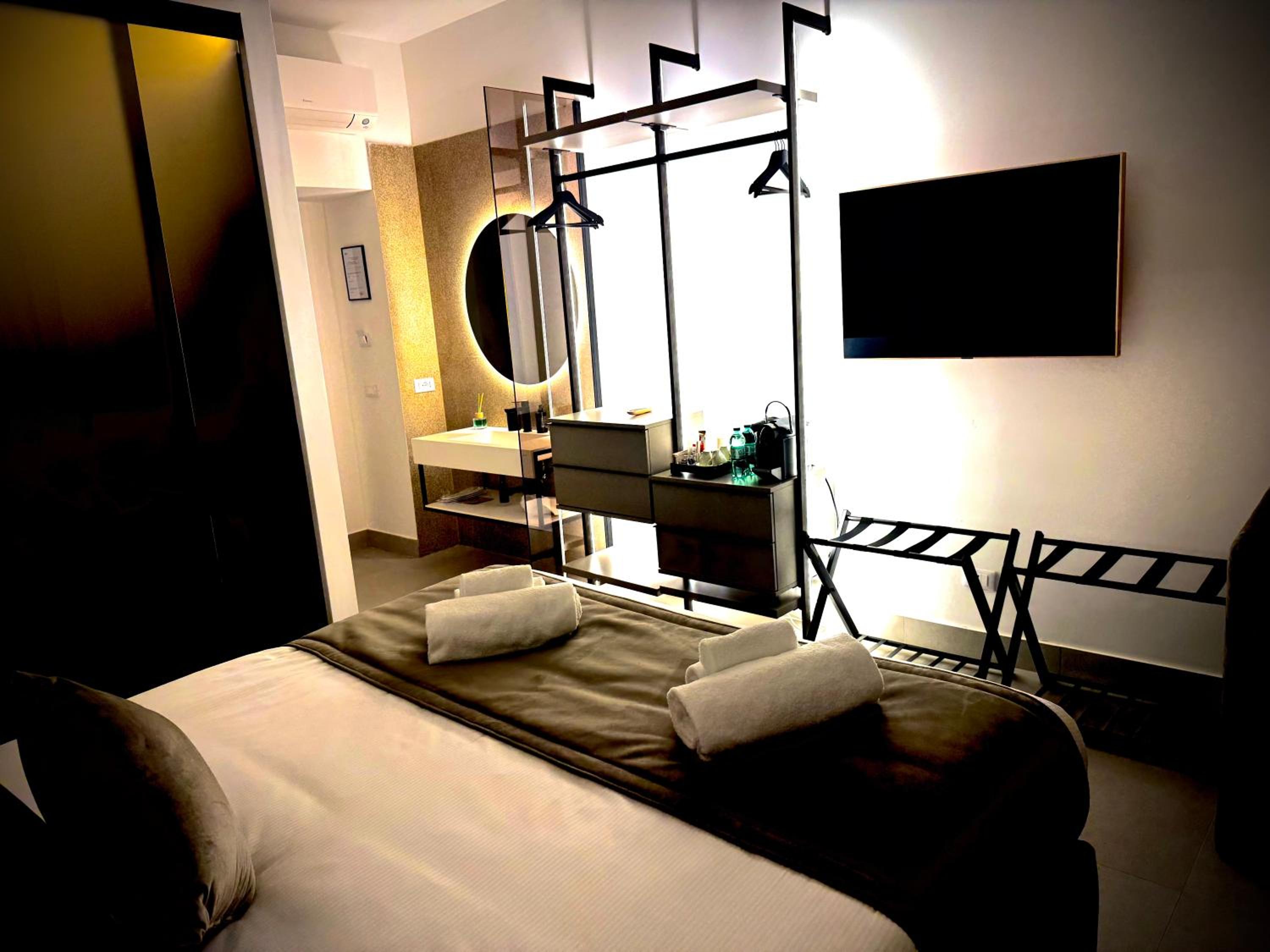 Deluxe King Room photo 2