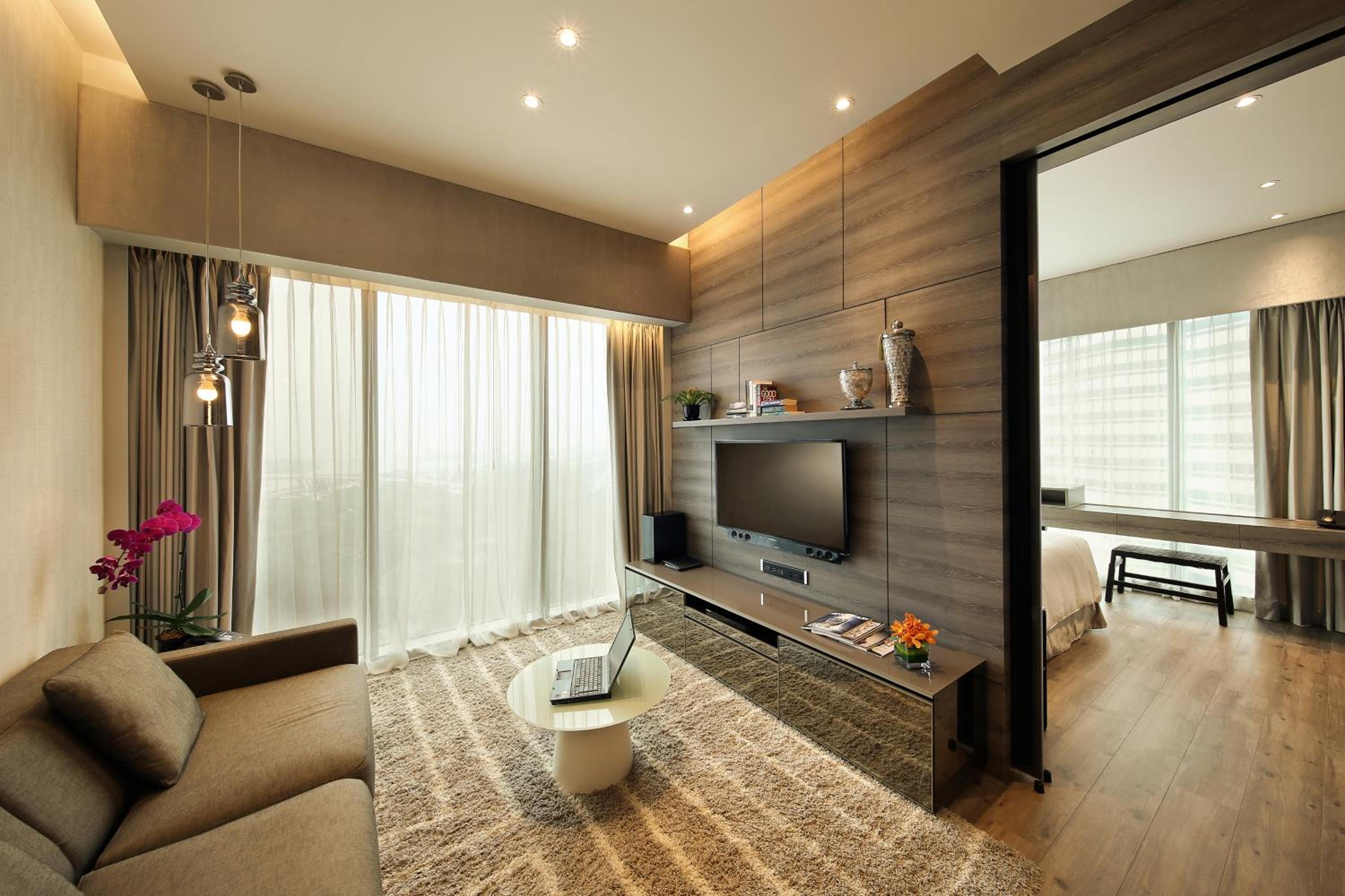 Premium One-Bedroom Apartment with City View photo 3