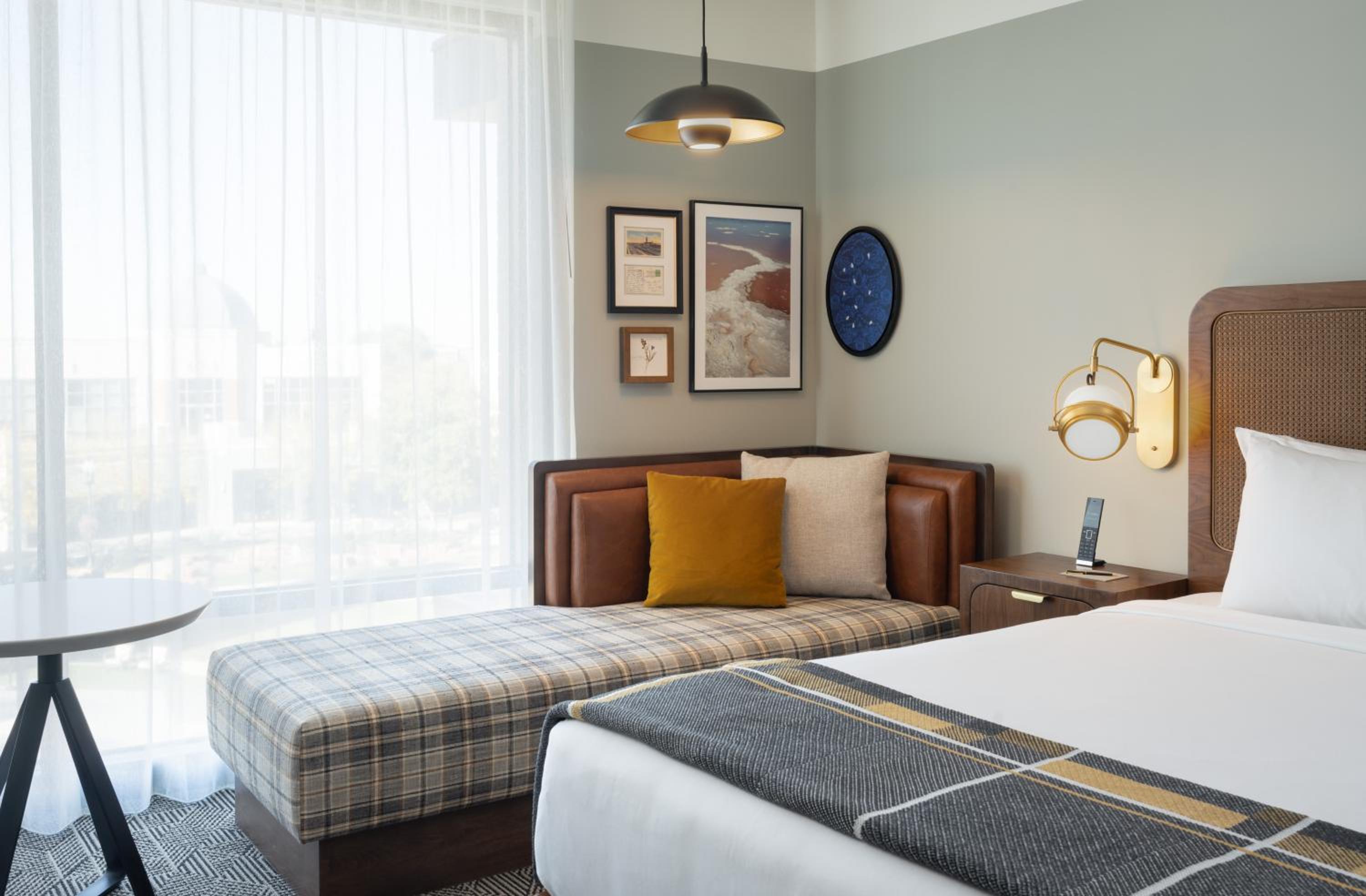 Classic King Room with Gateway View - Photo 4