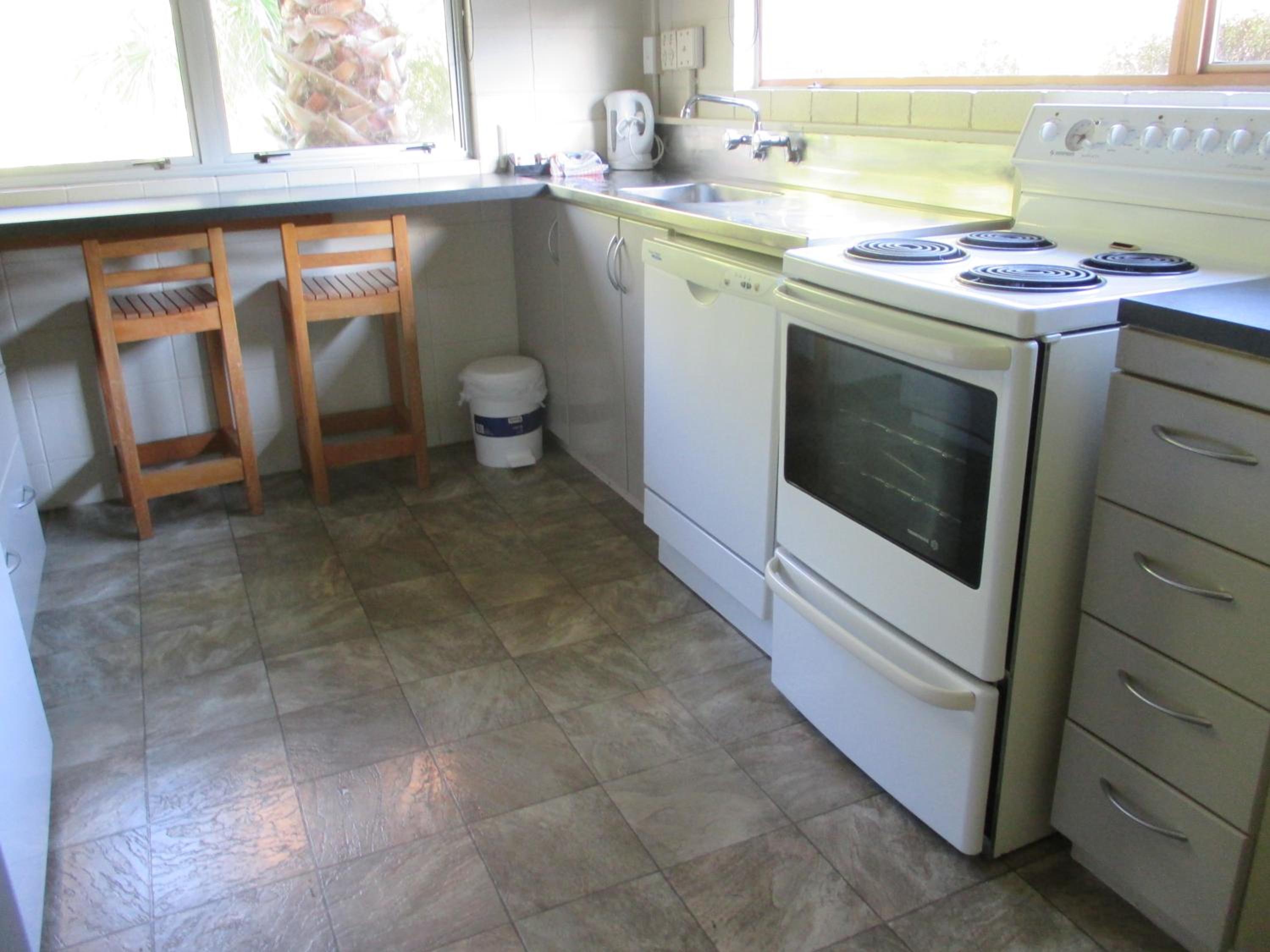 Deluxe Family Suite - Photo 25