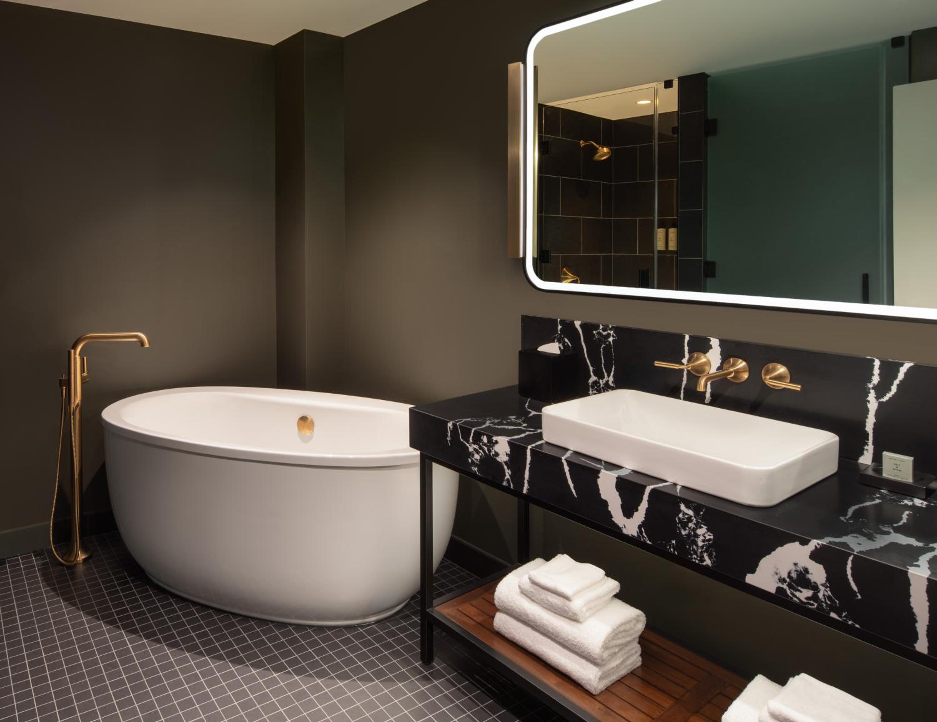 One-Bedroom Tower King Suite with Sofa Bed and Balcony - Photo 8