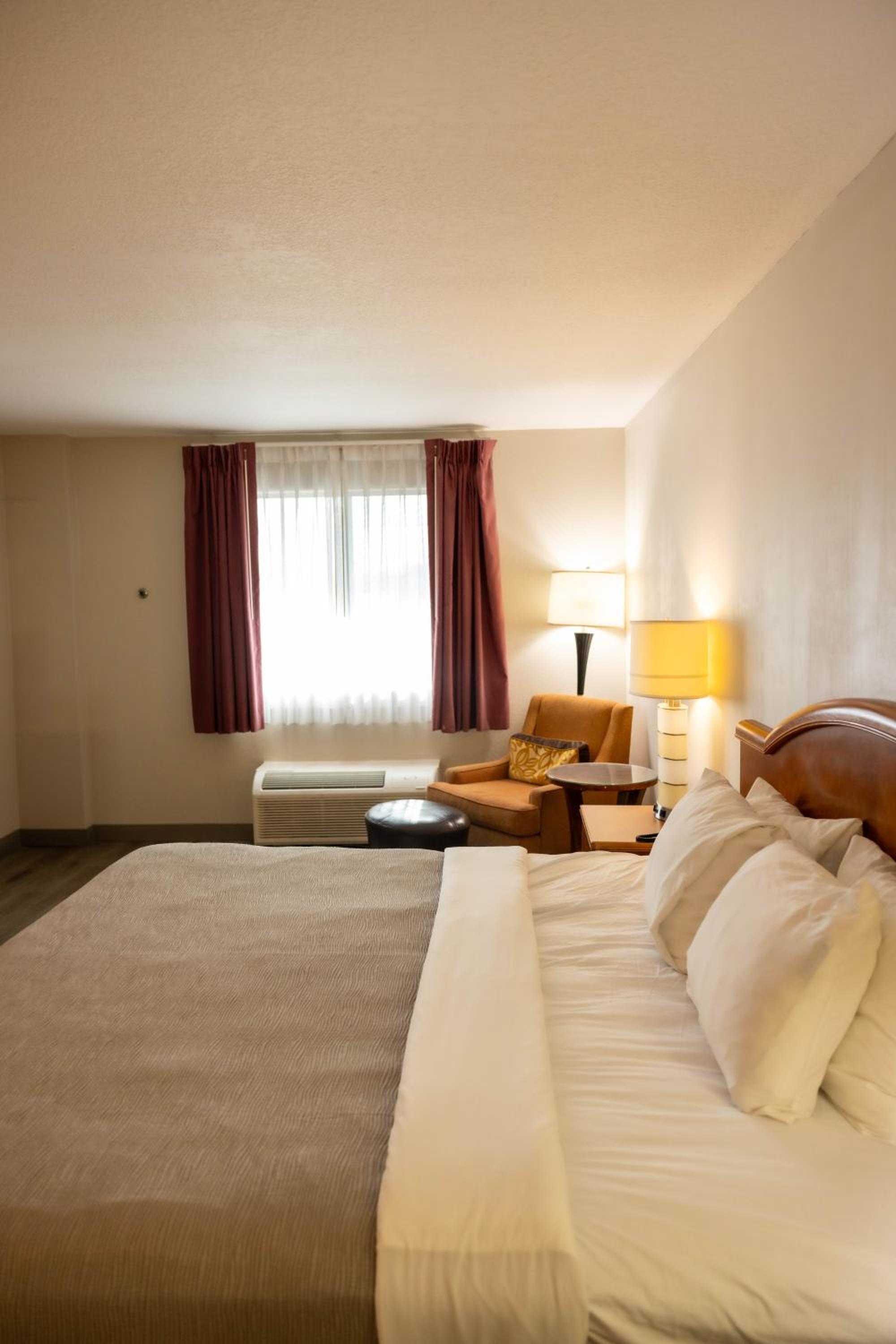 Superior King Suite - Non-Smoking - Photo 2