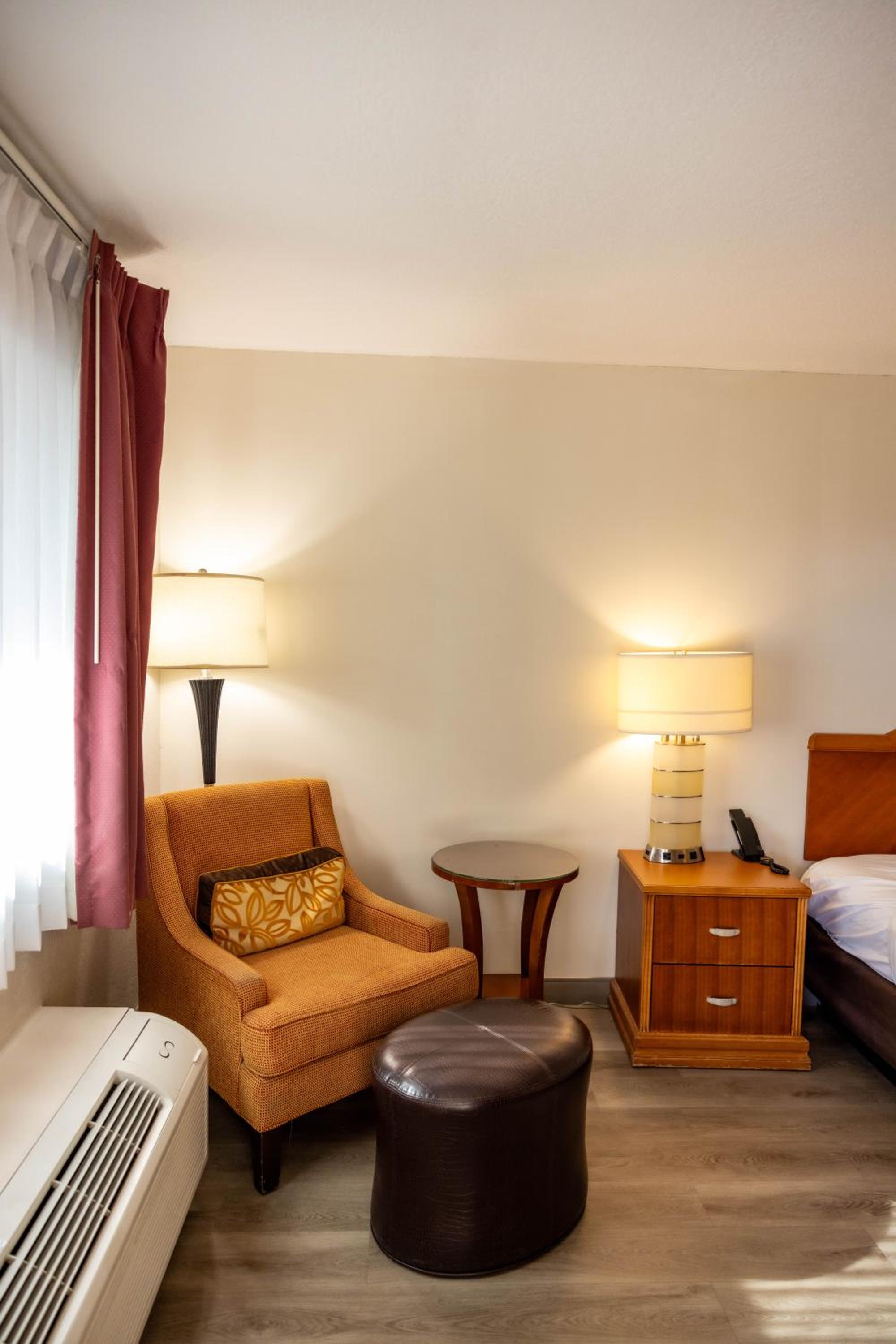 Superior King Suite - Non-Smoking - Photo 3