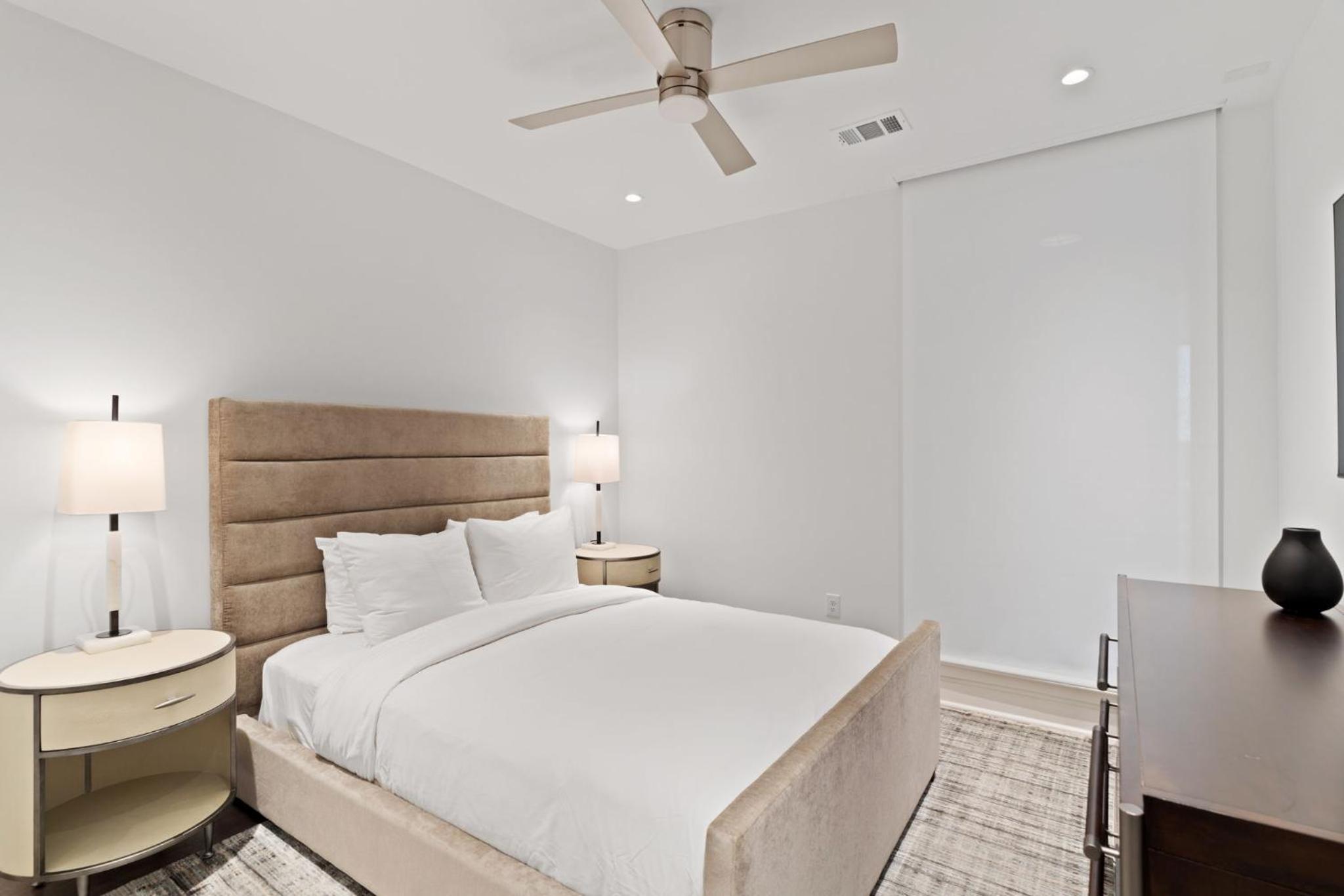Three BedroomTwo Bath Indigo Signature Condo - Photo 2