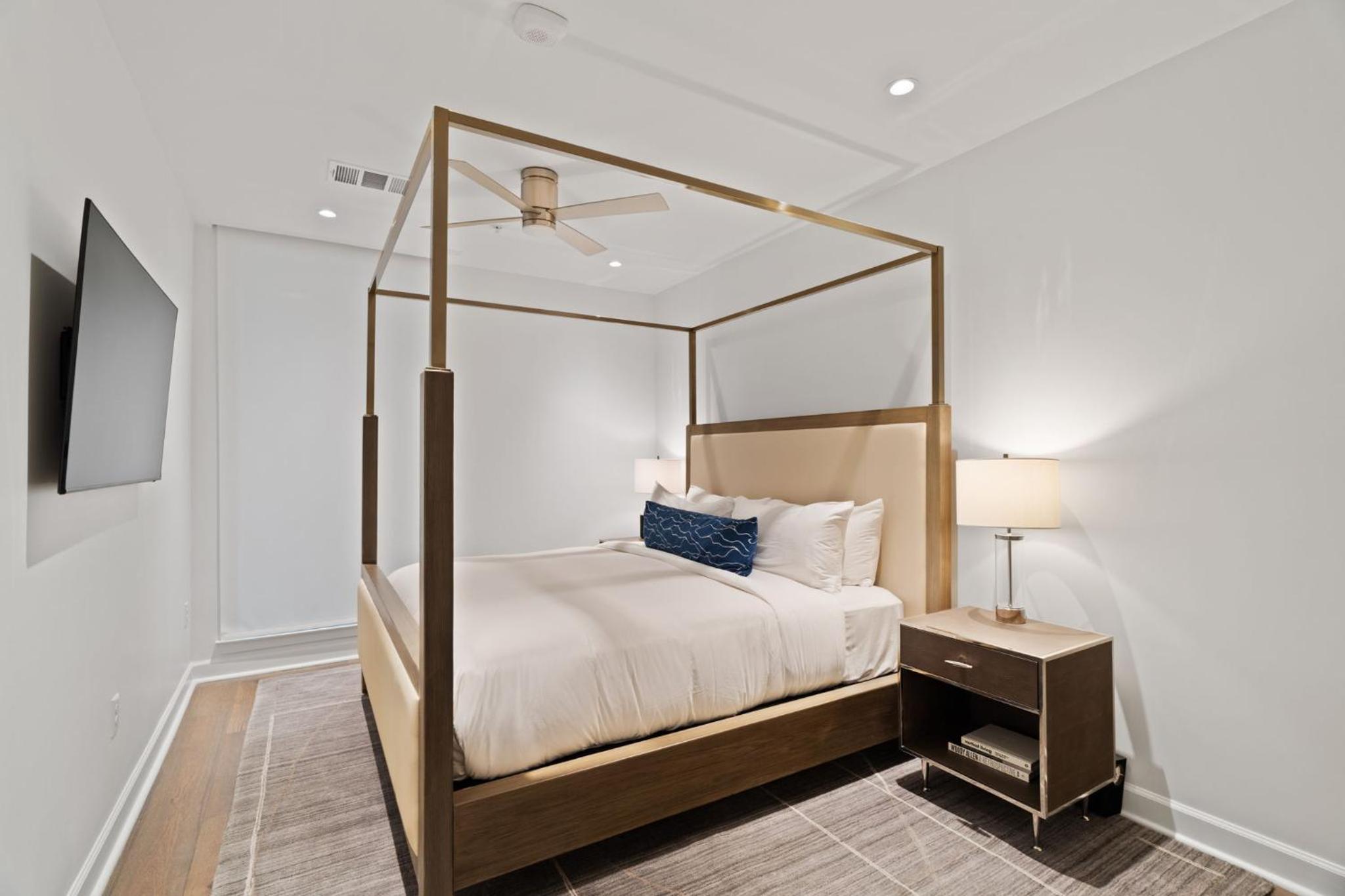 Three BedroomTwo Bath Indigo Signature Condo - Photo 4