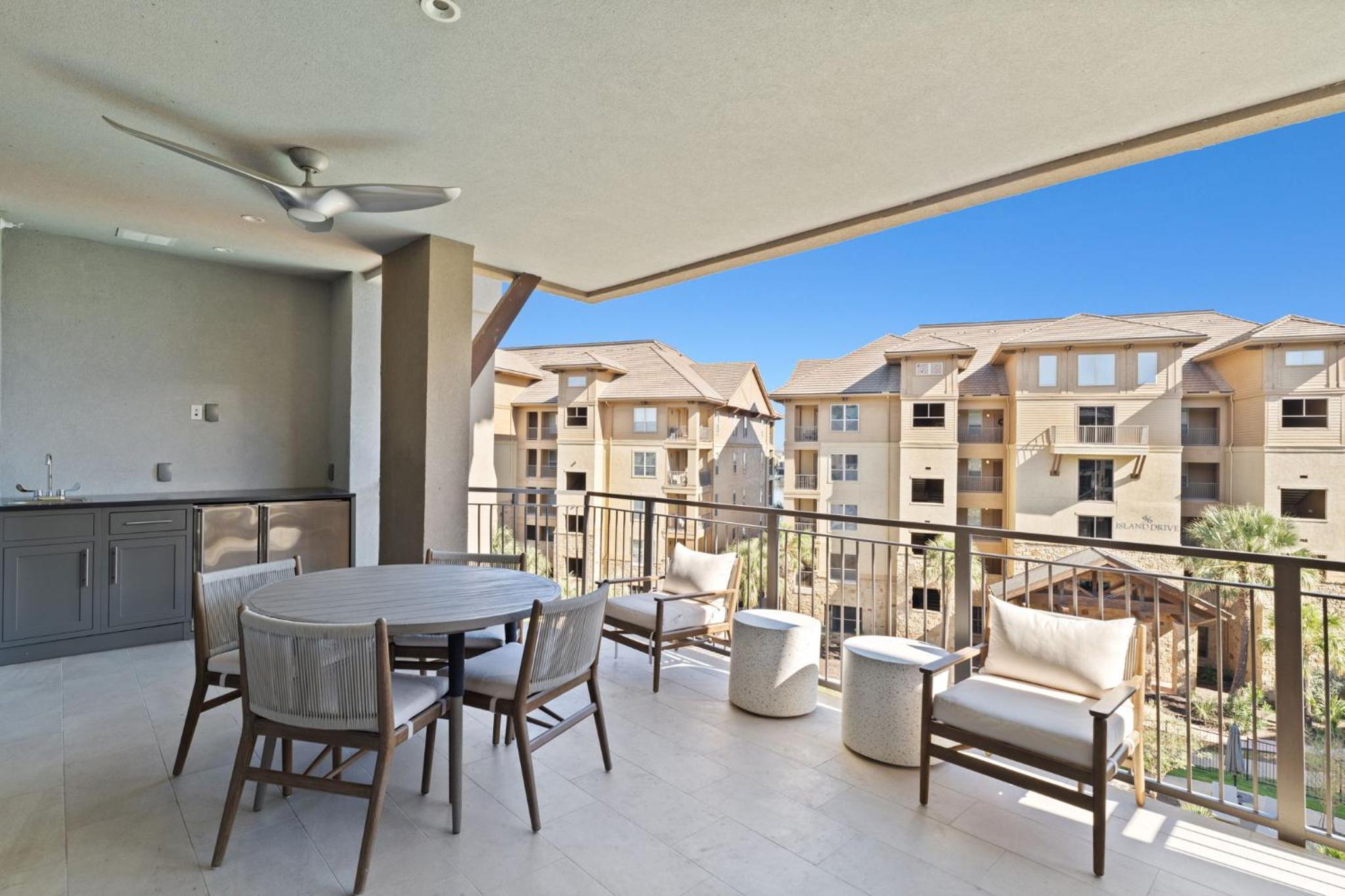 Three BedroomTwo Bath Indigo Signature Condo - Photo 3