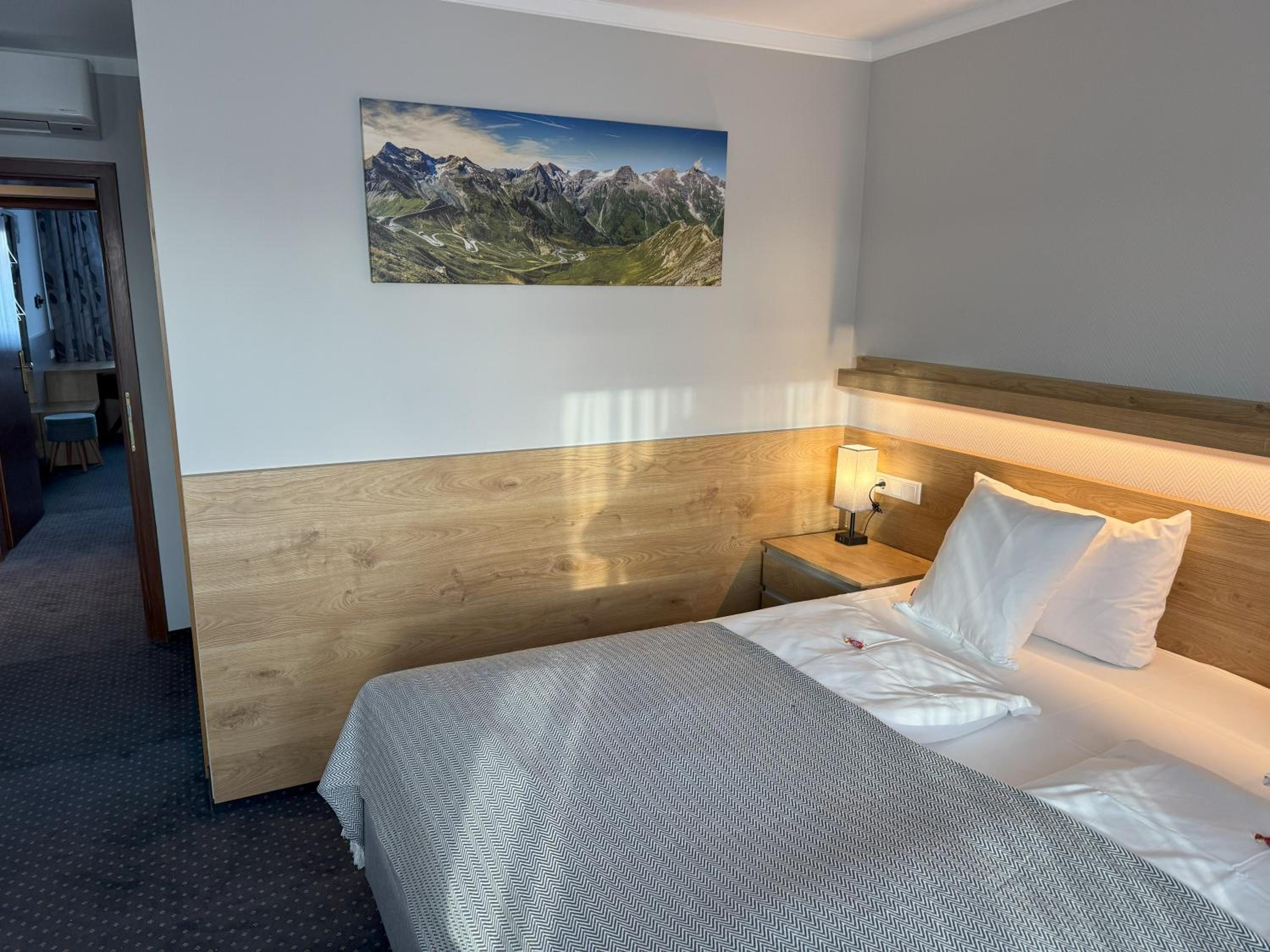 Double Room - Photo 7