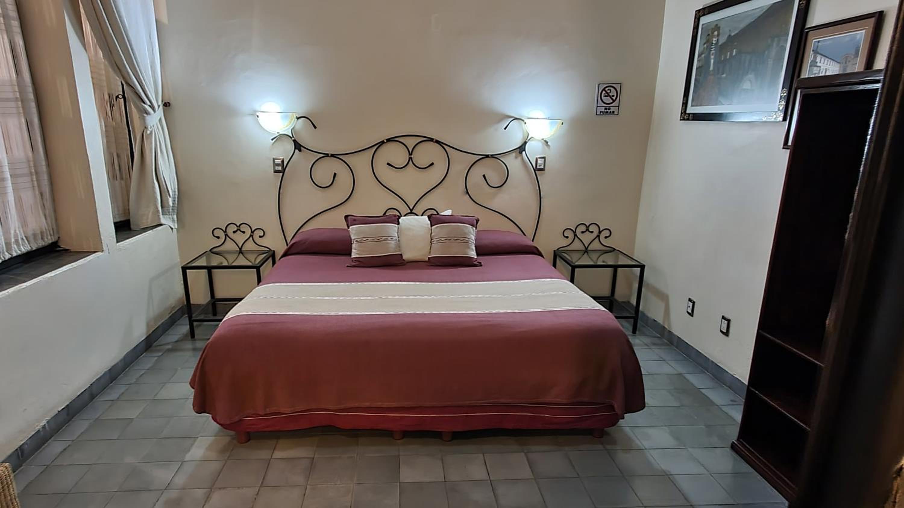 Queen Room photo 1
