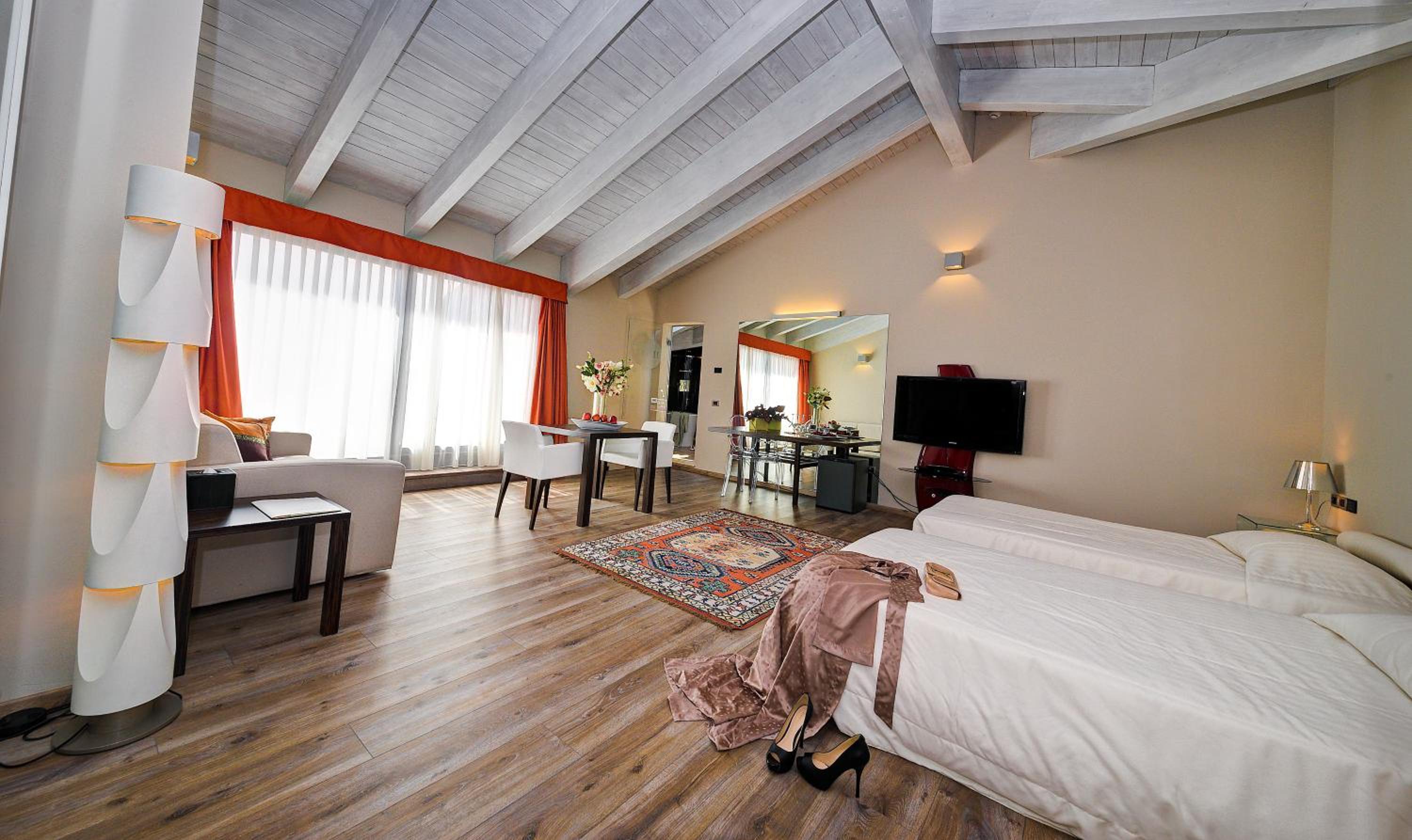 Suite with Lake View