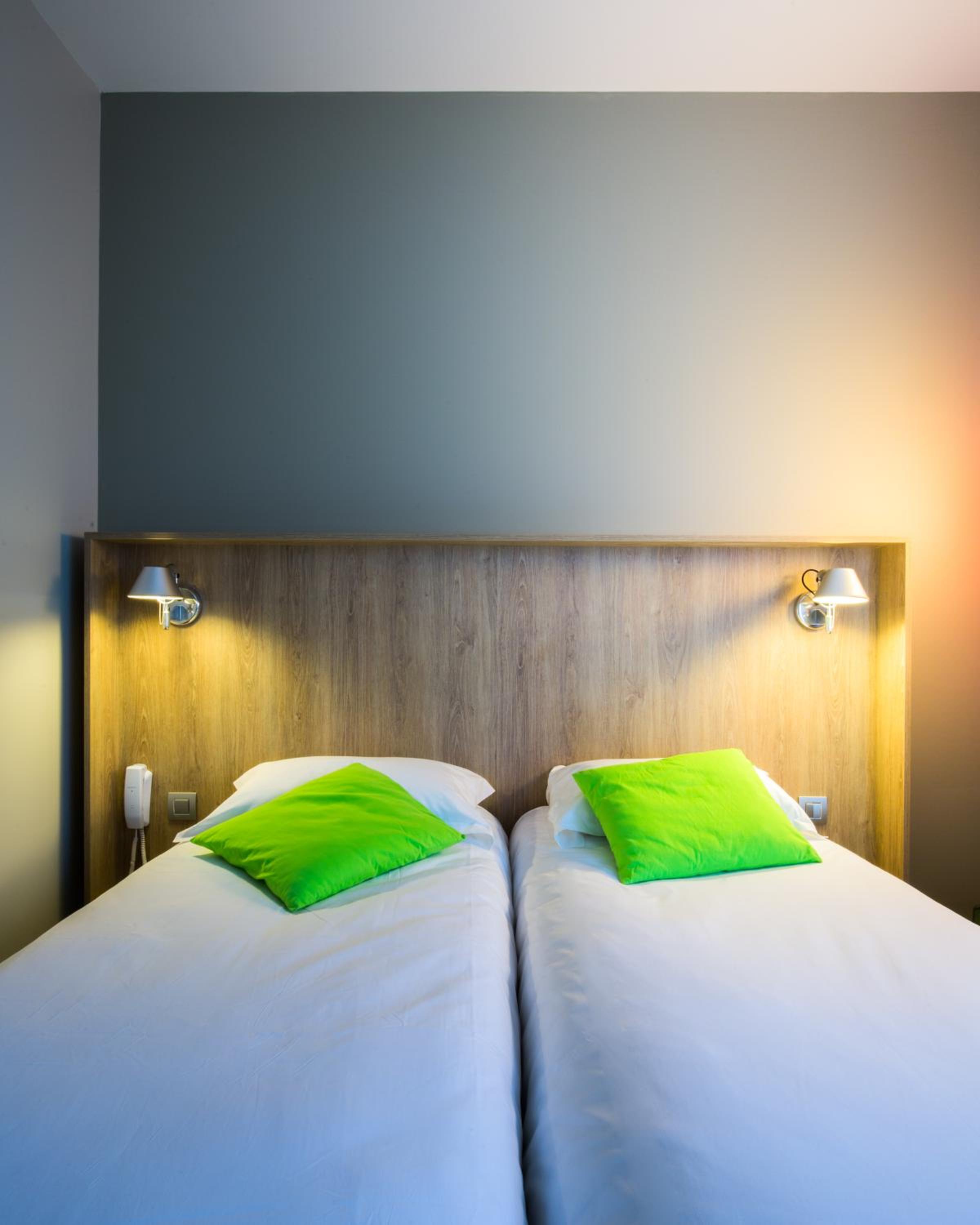 Standard Twin Room - Photo 5