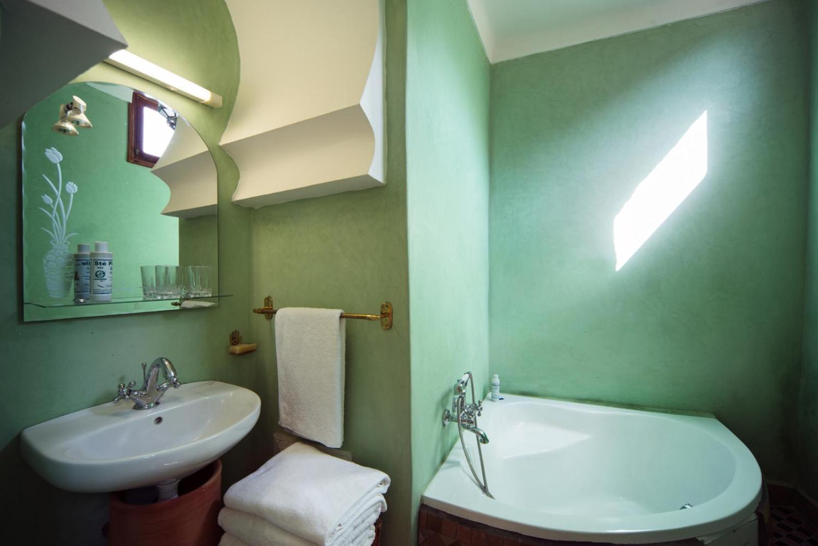 Triple Room with Balcony - Photo 4