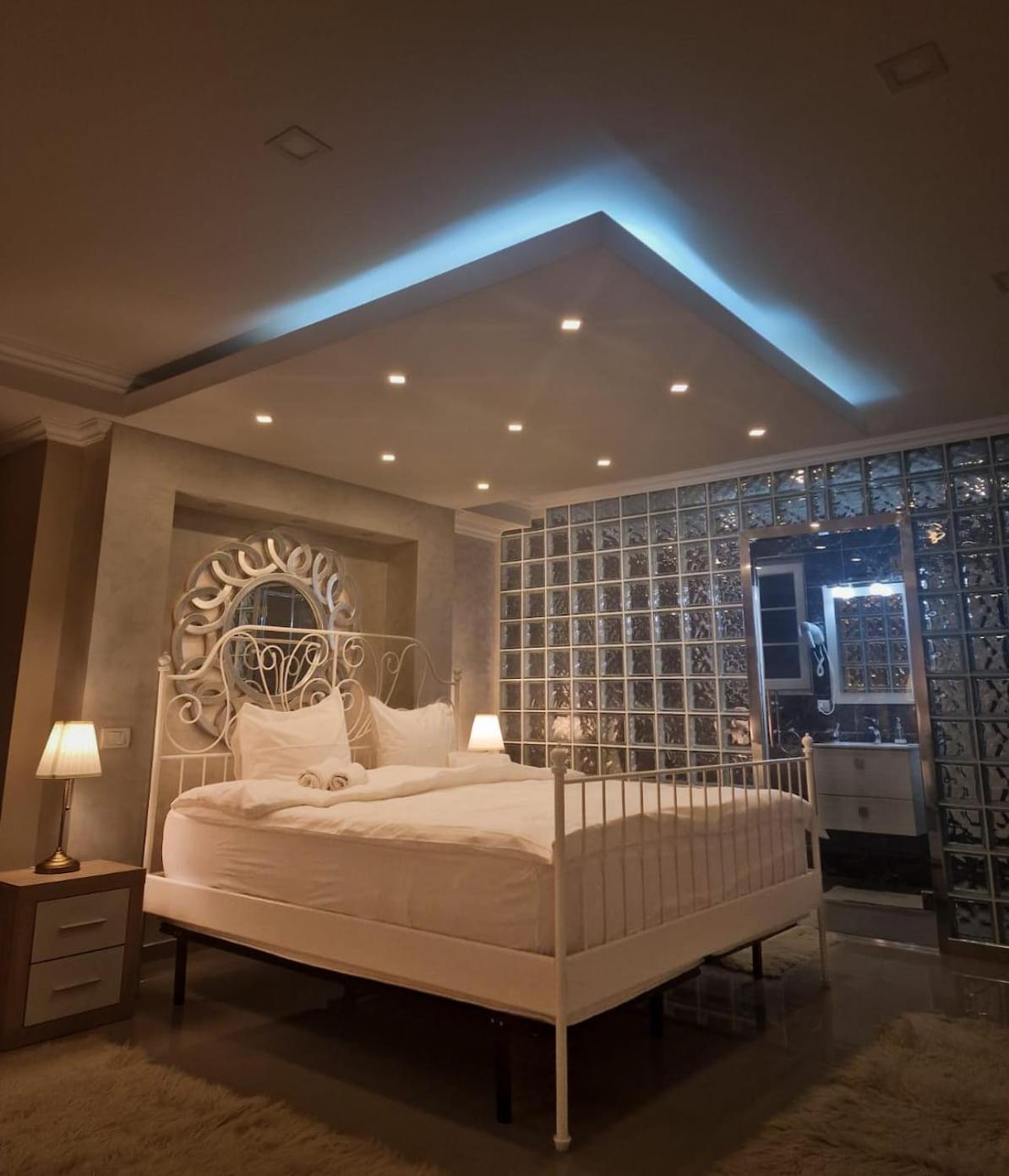 Deluxe King Room photo 2