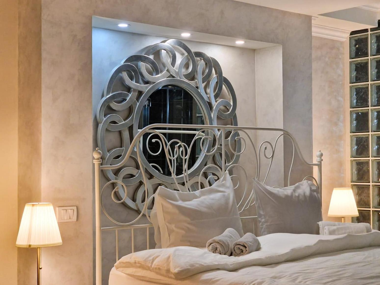 Deluxe King Room photo 1